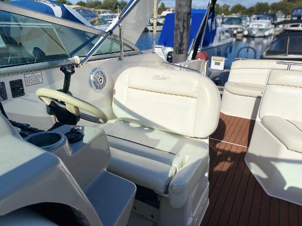 2002 Rinker 270 Fiesta Vee