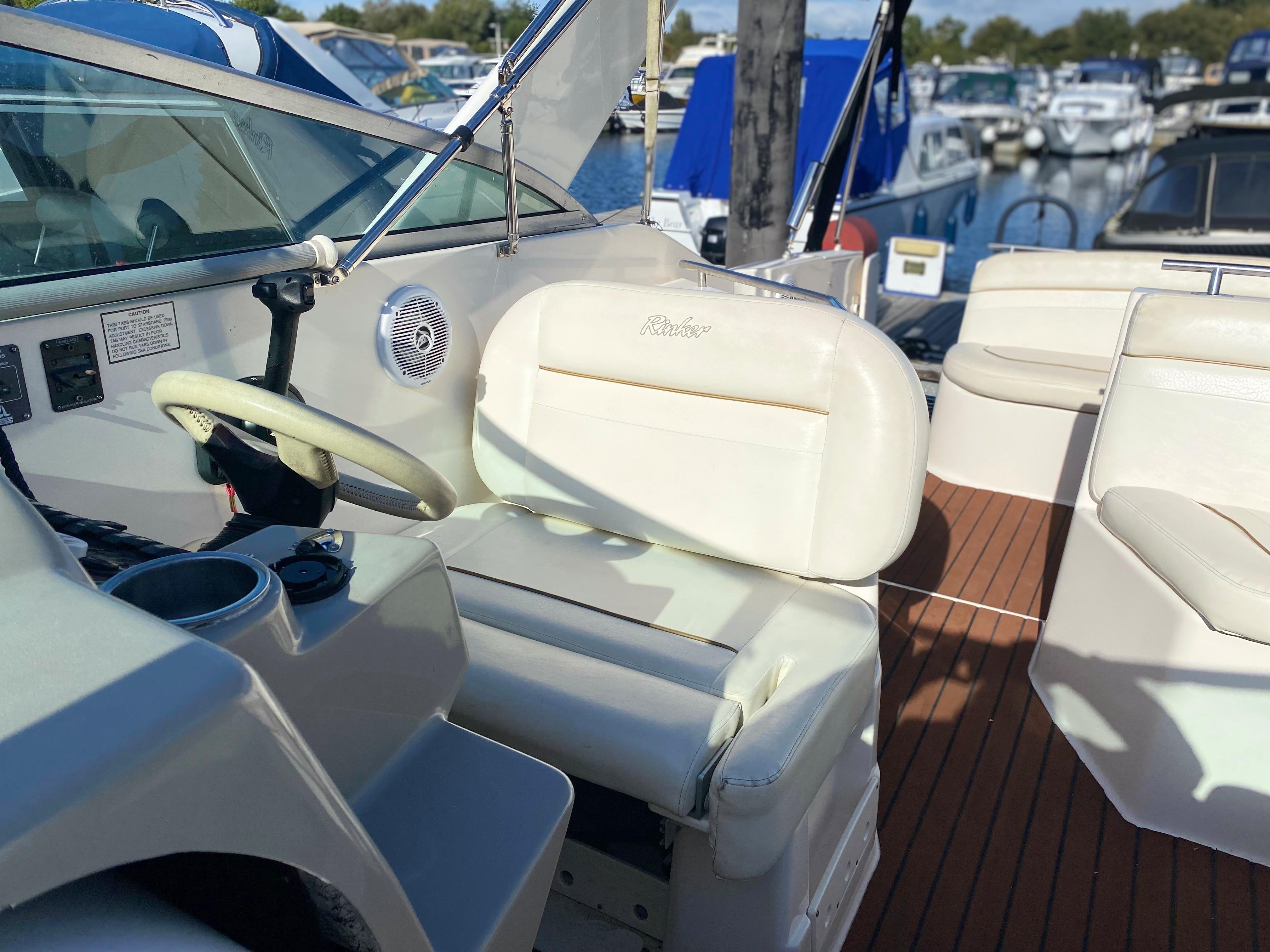 2002 Rinker 270 Fiesta Vee
