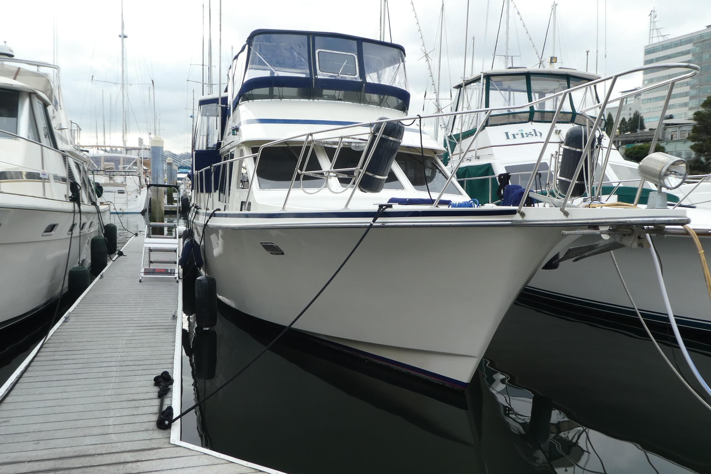 44 Tollycraft 44CPMY 1989 | HMY Yachts