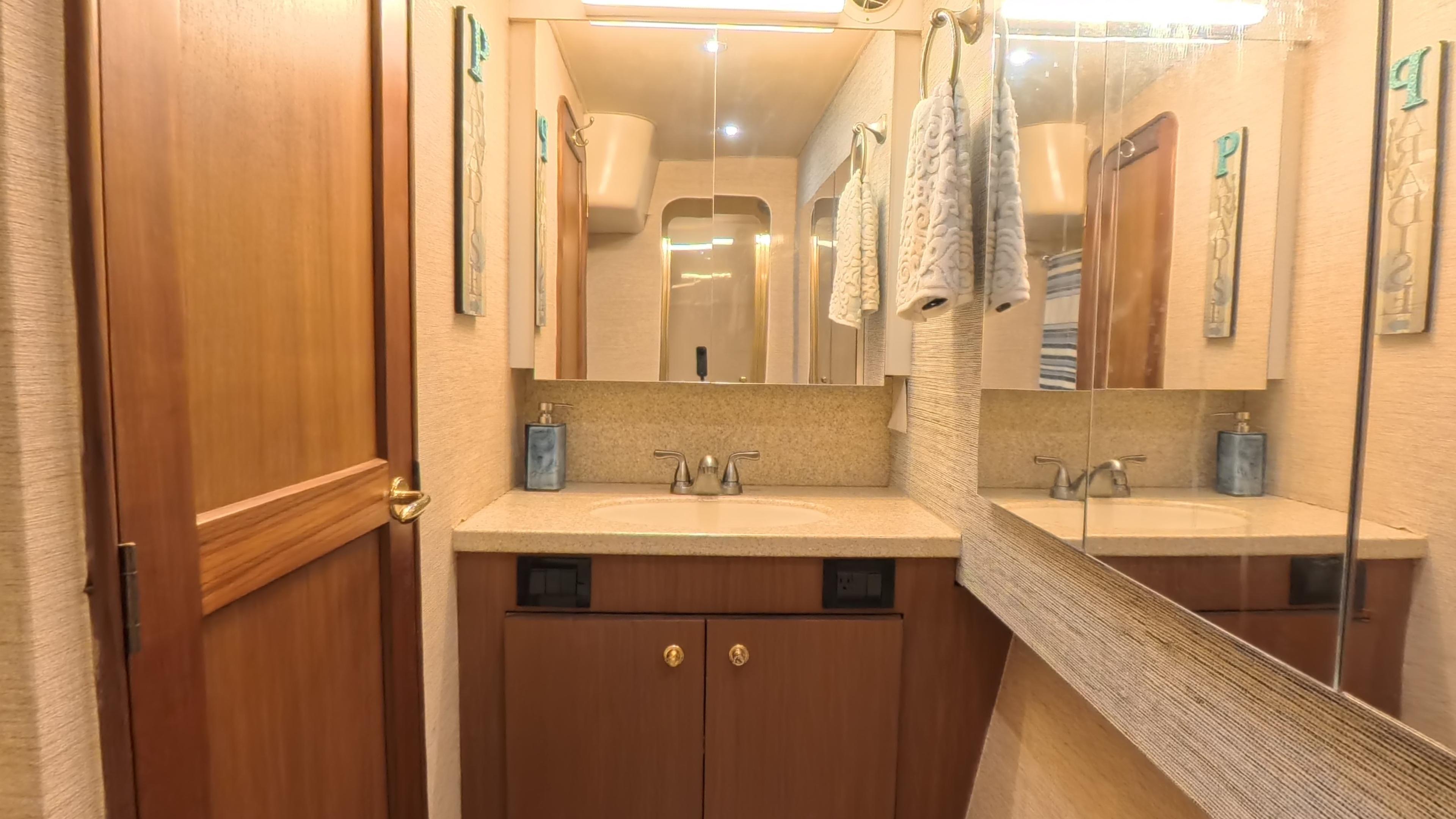 Ocean Yachts-52 SUPER SPORT 2002-No Name SC-US-Luxurious bathroom interior of 2002 Ocean Yachts 52 SUPER SPORT with wooden cabinetry and mirrored walls.-9557435 | Thumbnail