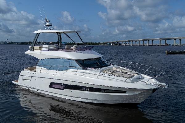 2019 Prestige 460