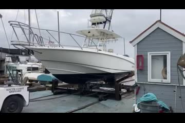 Boston Whaler 320 Outrage video