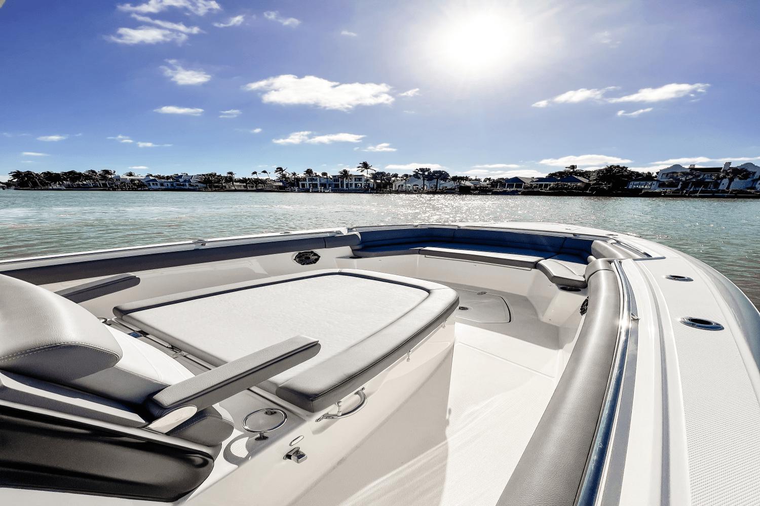 2023 Boston Whaler 330 outrage