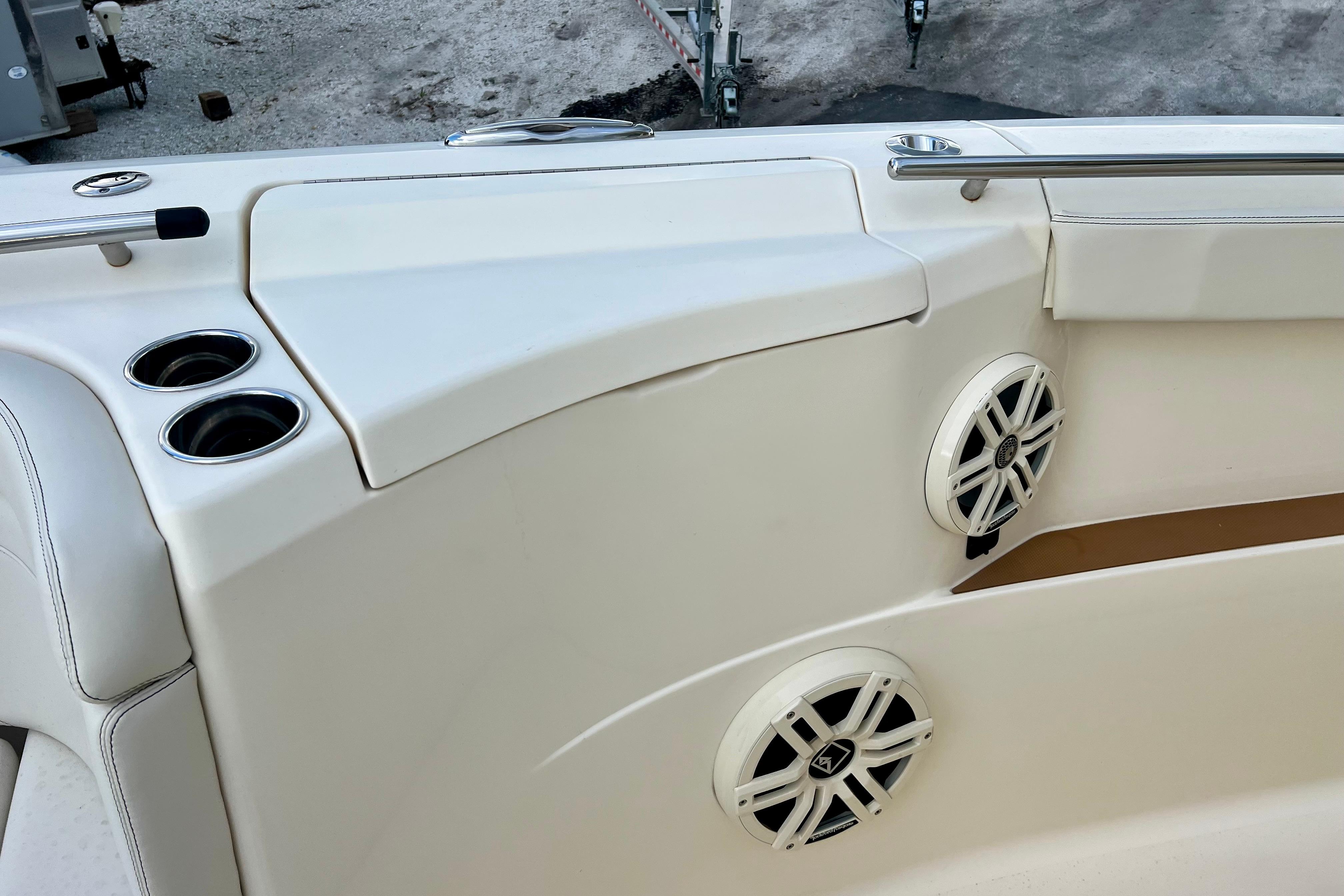 2023 Scout 330 LXF-19