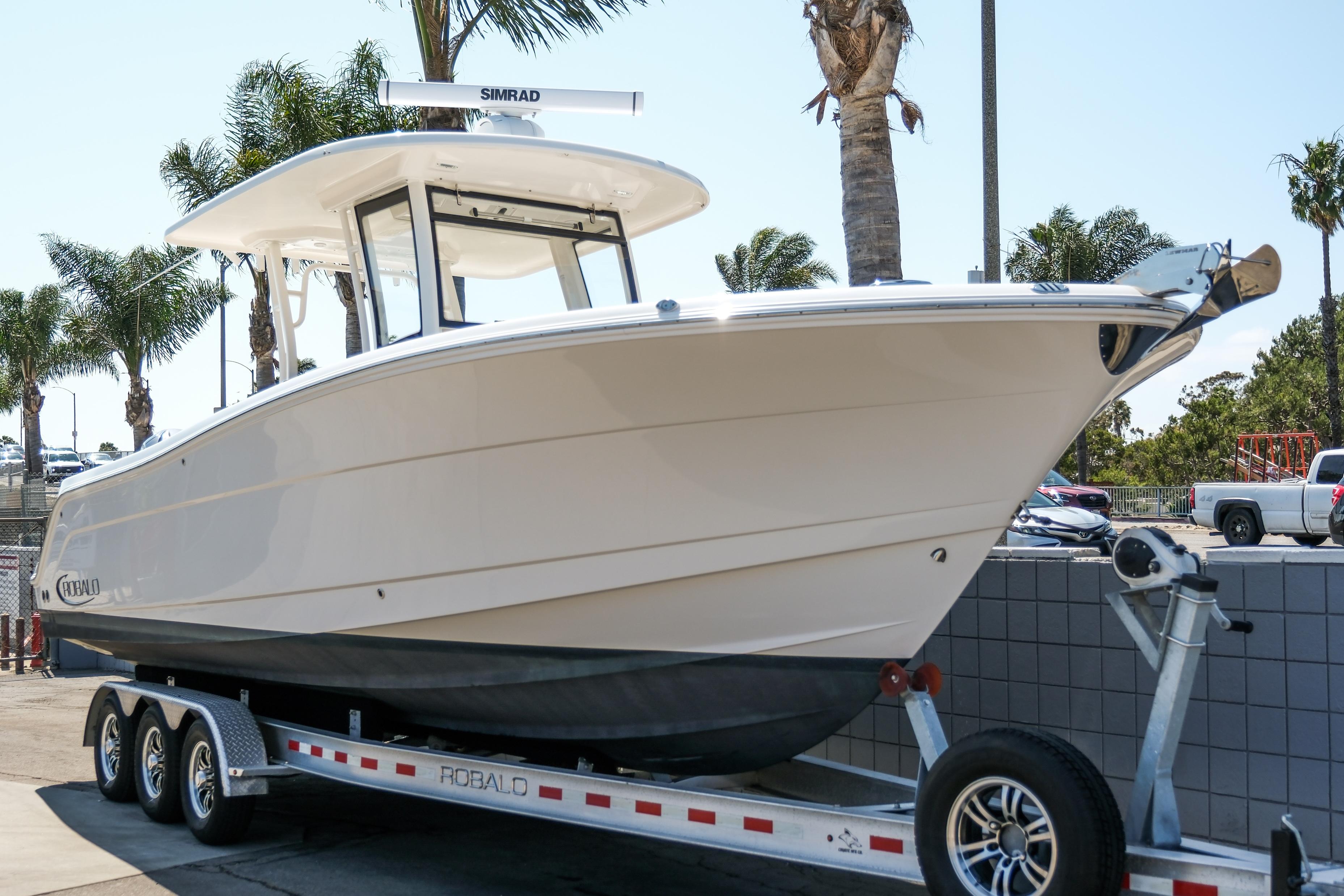 2023-robalo-r302-center-console-power-9817456-20250613121414855-1_XLARGE