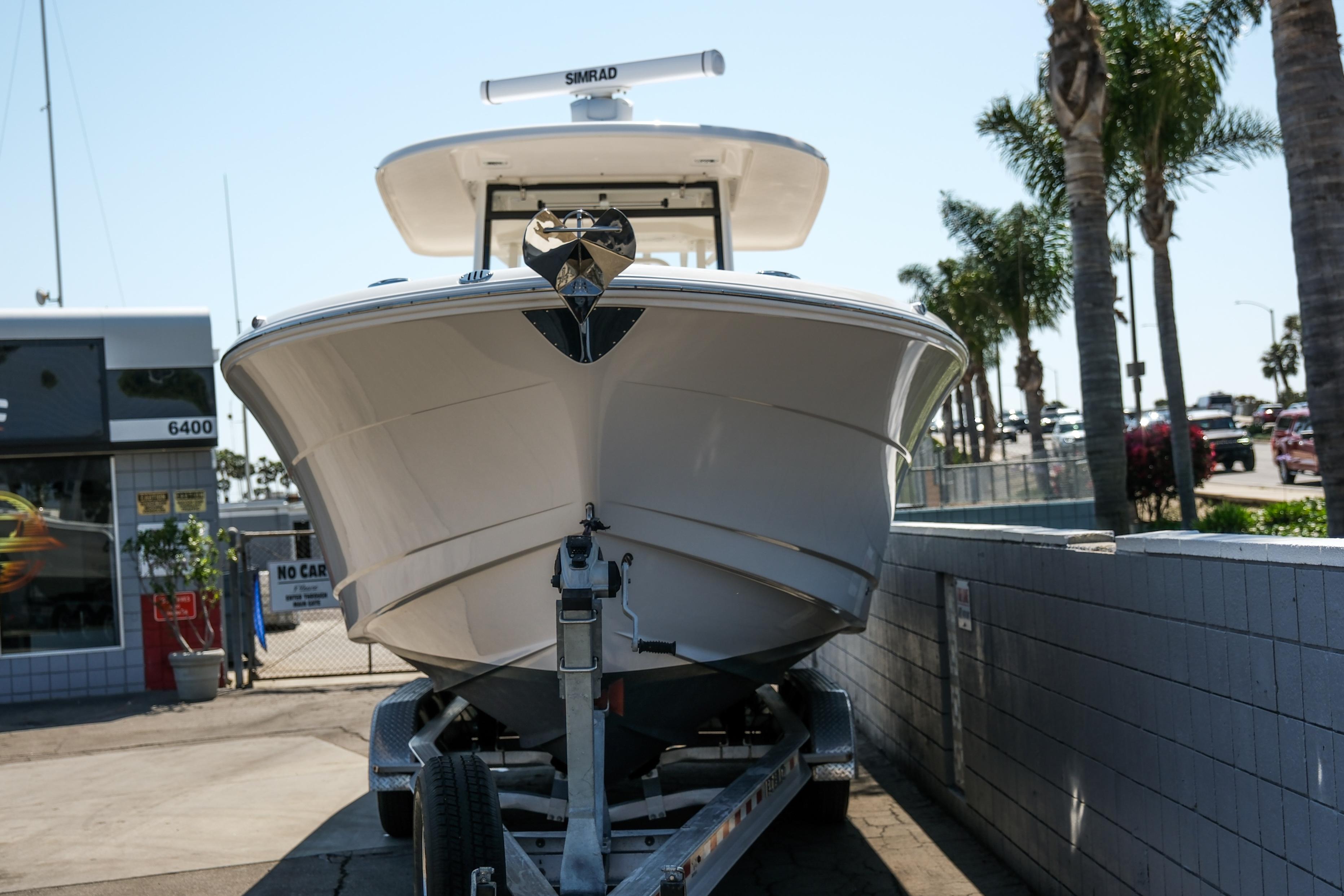 2023-robalo-r302-center-console-power-9817456-20250613121418431-1_XLARGE