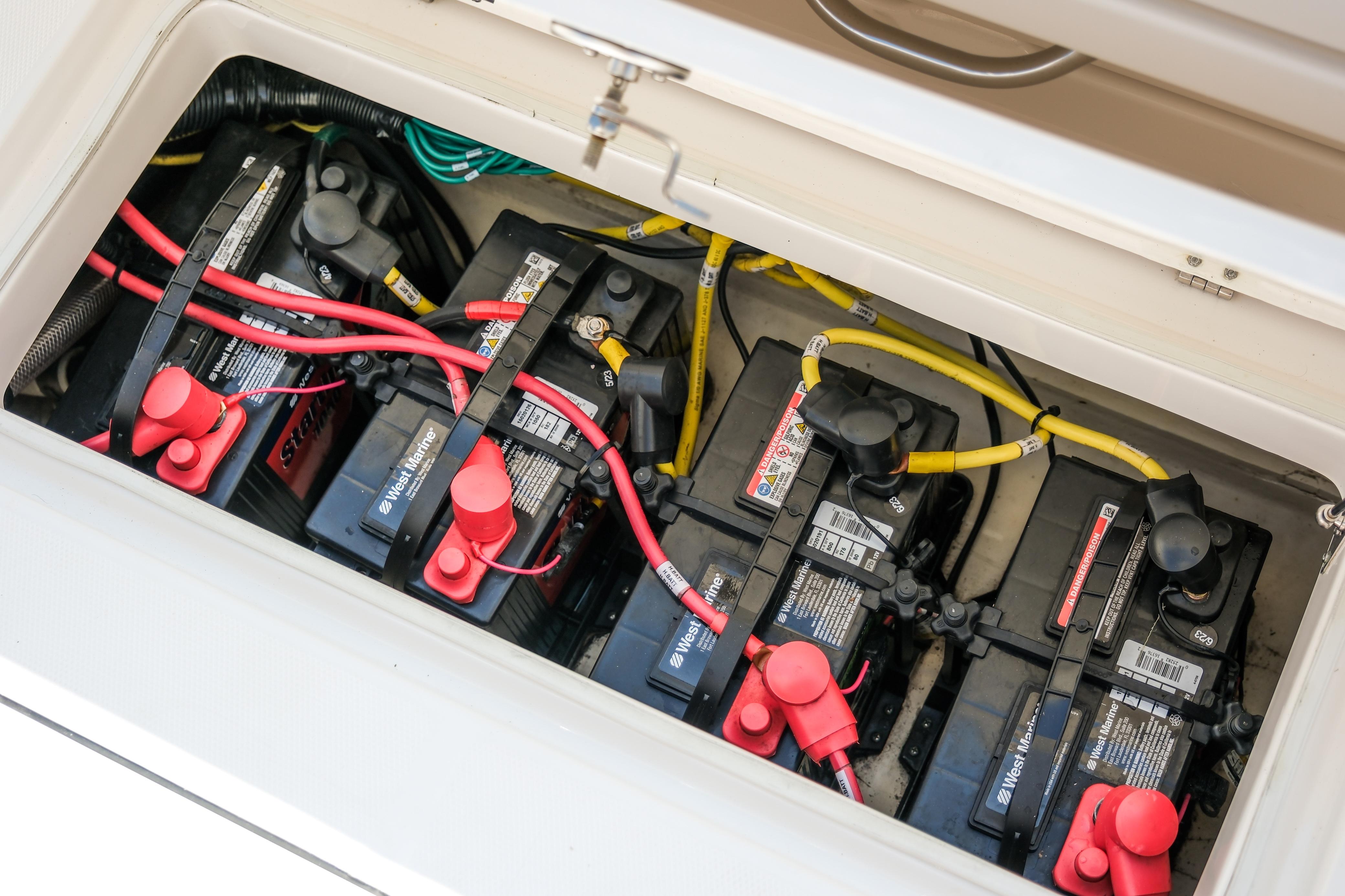 2023-robalo-r302-center-console-power-9817456-20250613121539302-1_XLARGE