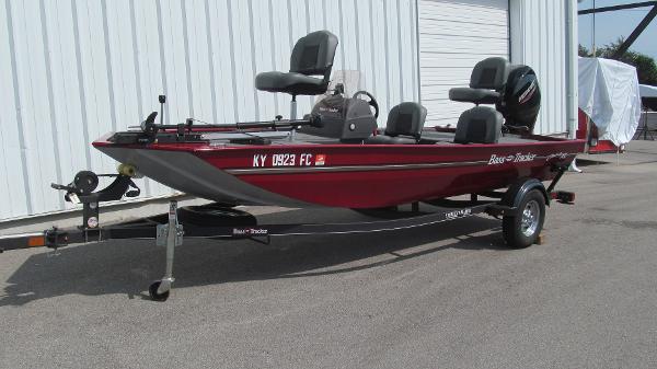 2021 Tracker Boats boat for sale, model of the boat is Bass Tracker Classic XL & Image # 2 of 8