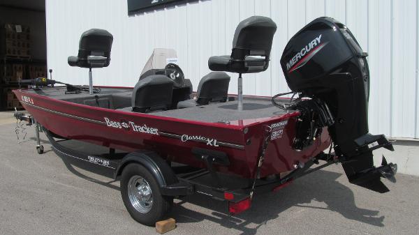2021 Tracker Boats boat for sale, model of the boat is Bass Tracker Classic XL & Image # 3 of 8