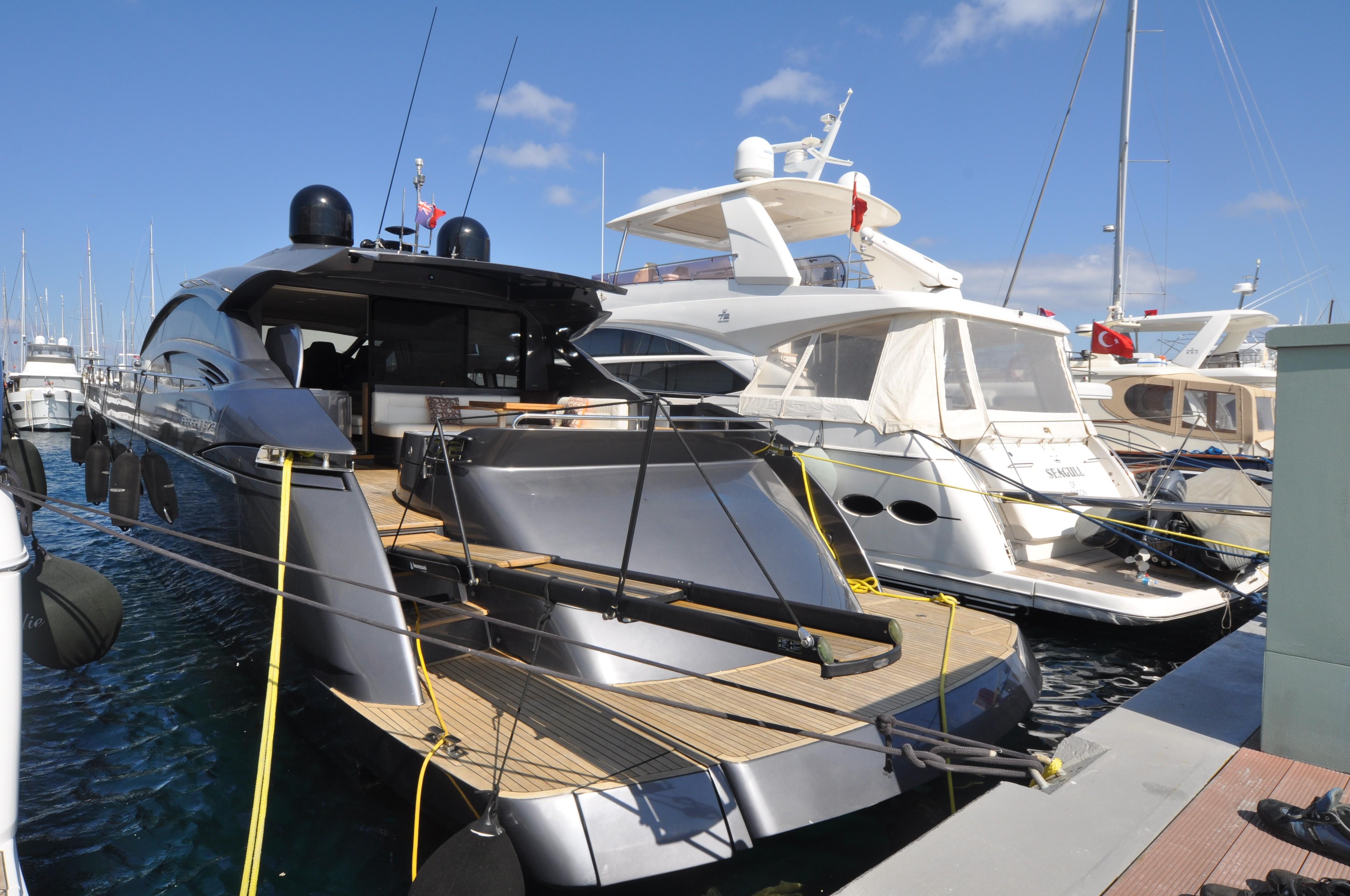 2011 Pershing 72