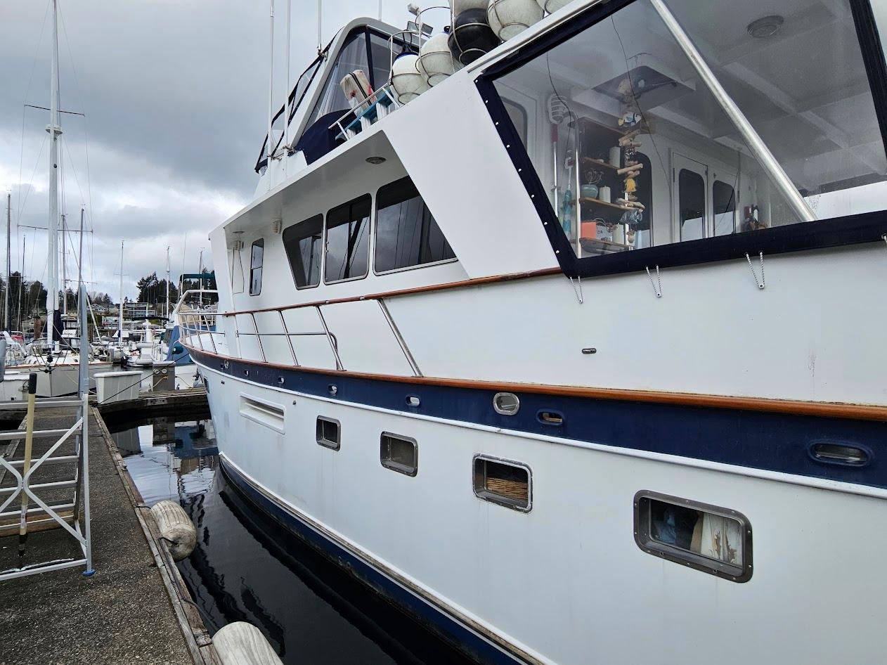 DeFever-53 POC 1987 -WA-US-1987 DeFever 53 POC yacht docked at marina, side view.-9787461 | Thumbnail