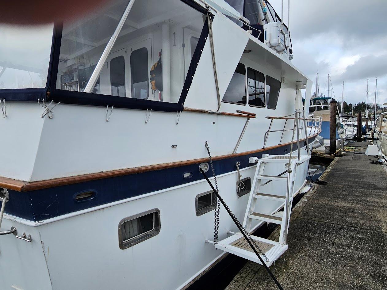DeFever-53 POC 1987 -WA-US-1987 DeFever 53 POC yacht docked, showcasing exterior design and boarding ladder.-9787461 | Thumbnail