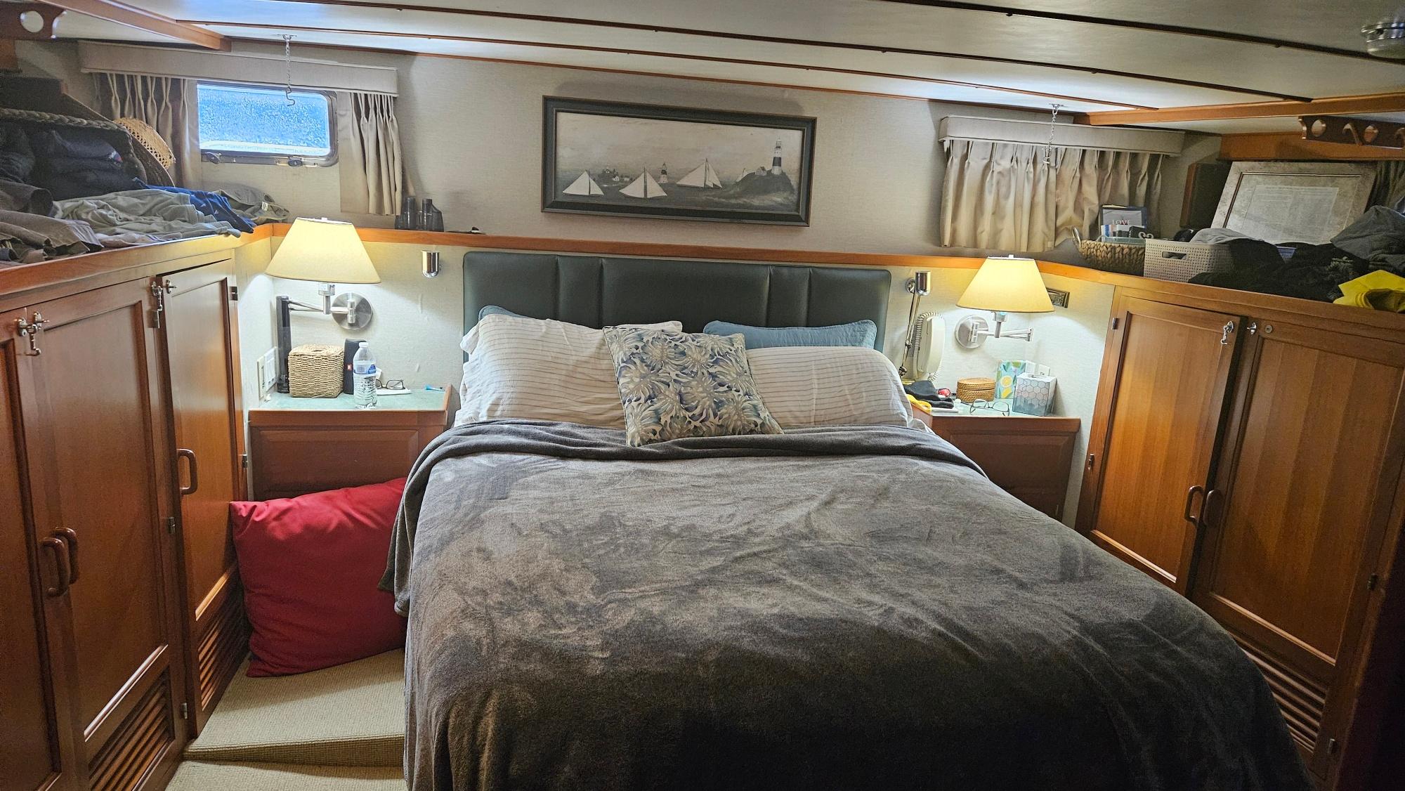 DeFever-53 POC 1987 -WA-US-Cozy bedroom interior of 1987 DeFever 53 POC yacht with wooden cabinets and soft lighting.-9787461 | Thumbnail