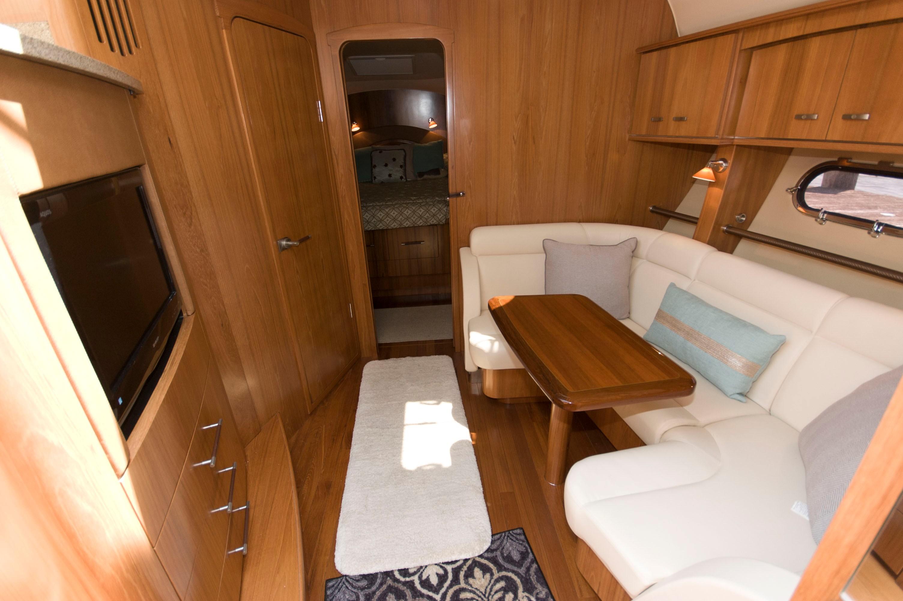 M 6779 MB Knot 10 Yacht Sales