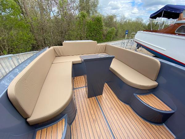 Sunrise 650 Tender