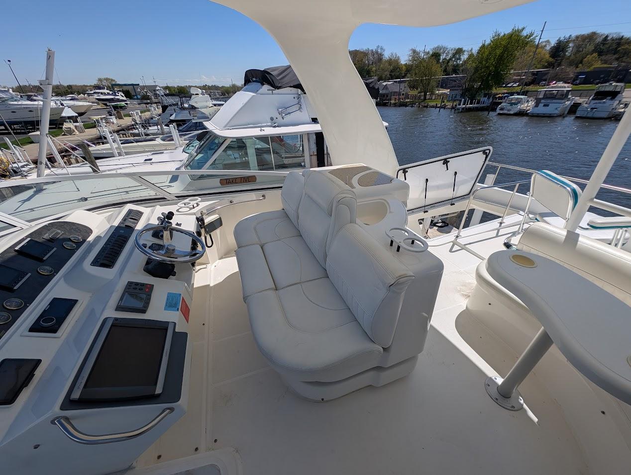 2003-cruisers-yachts-5000-sport-sedan-power-9787490-20250508135545393-1_XLARGE