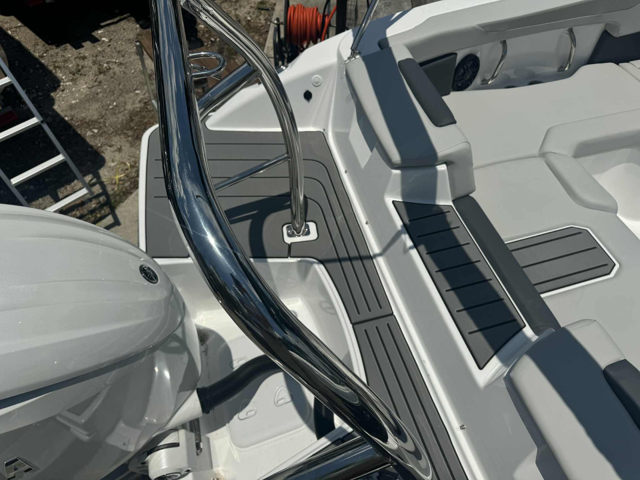 2026 Hurricane SunDeck 2050 OB-5