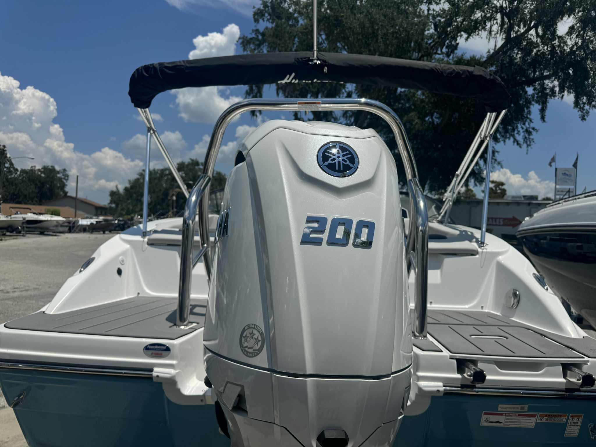 2026 Hurricane SunDeck 2050 OB-12