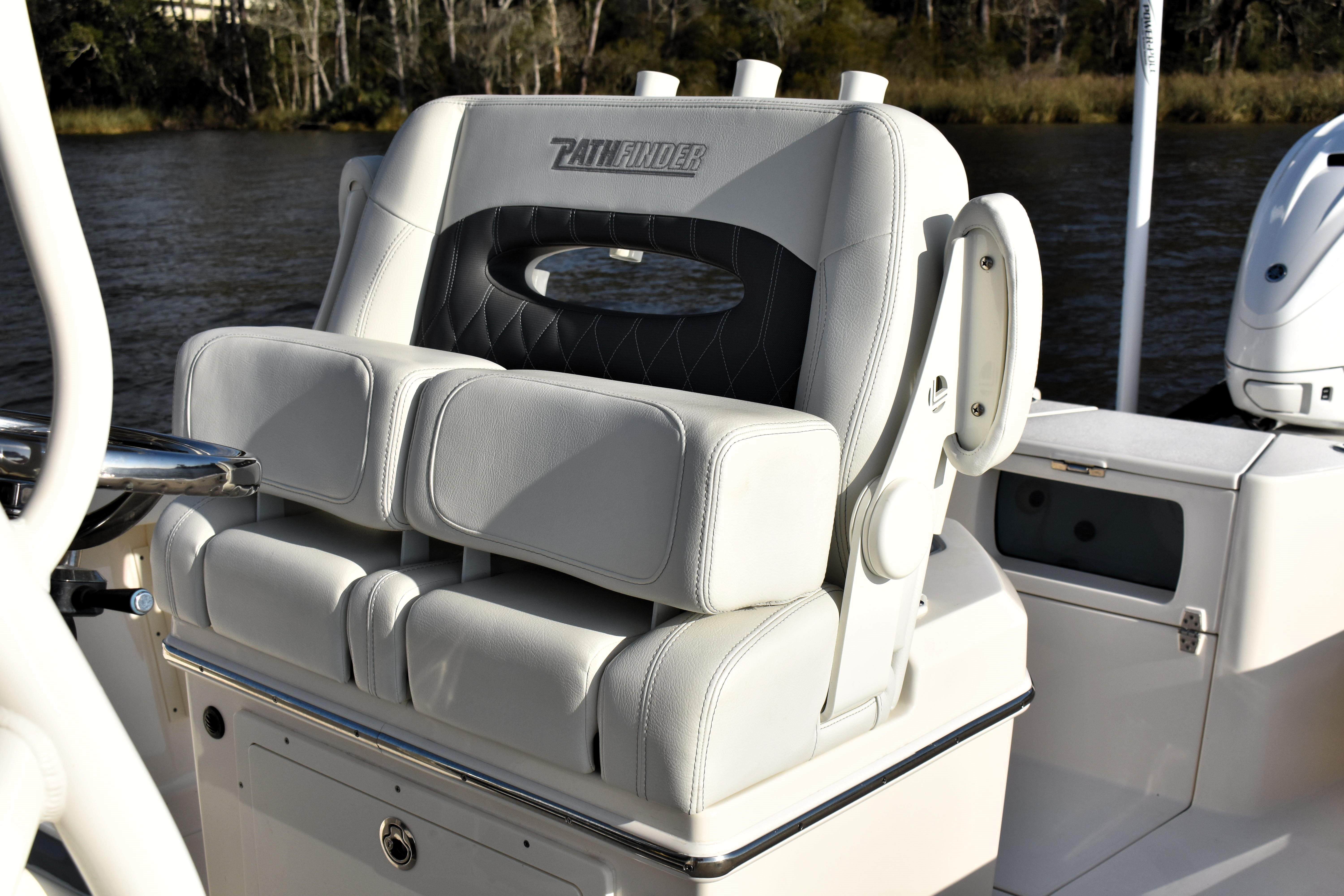 2024 Pathfinder 2700 Open - Image 12