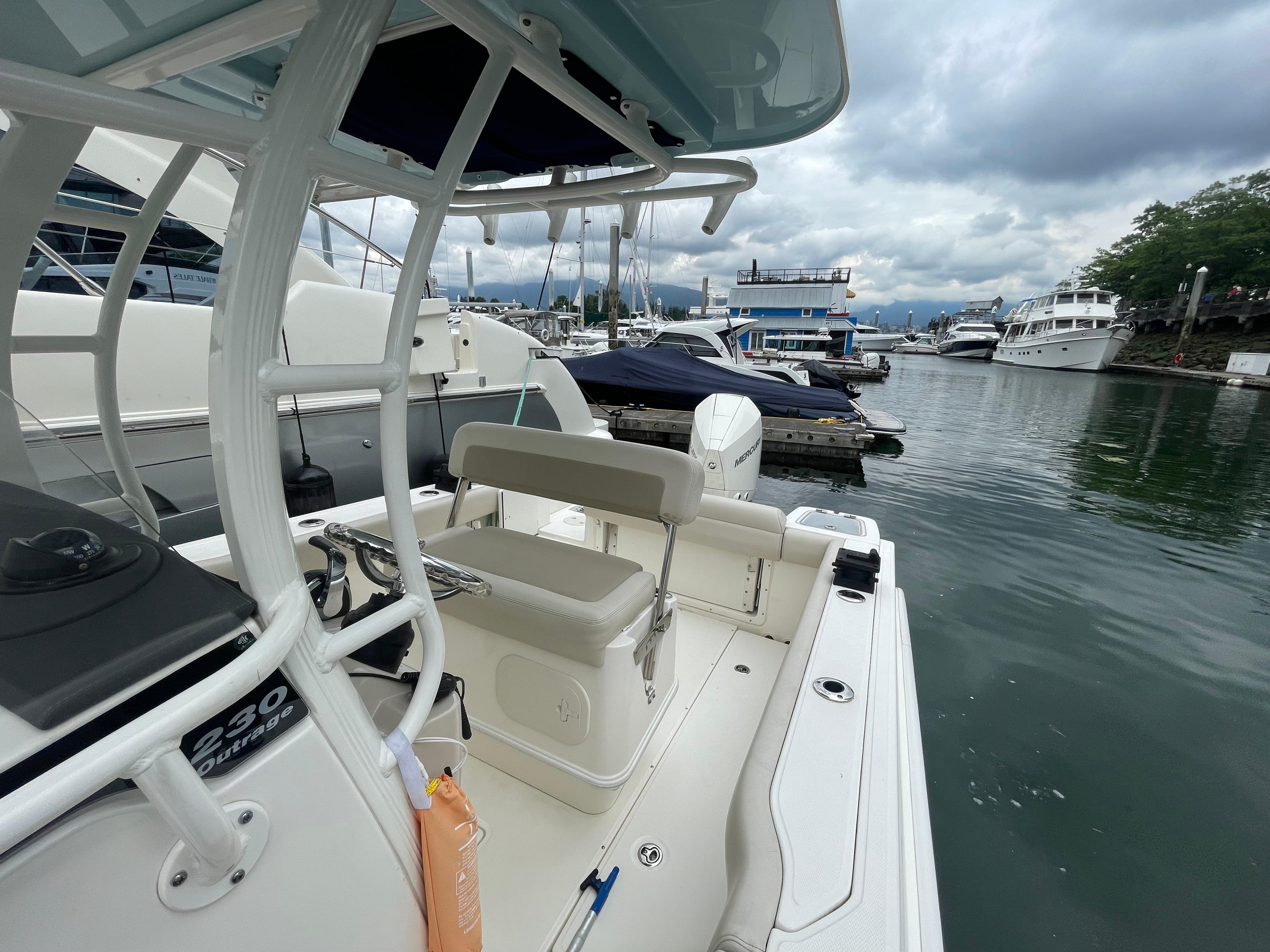 2021-boston-whaler-230-outrage-power-9857532-20250630162104669-1