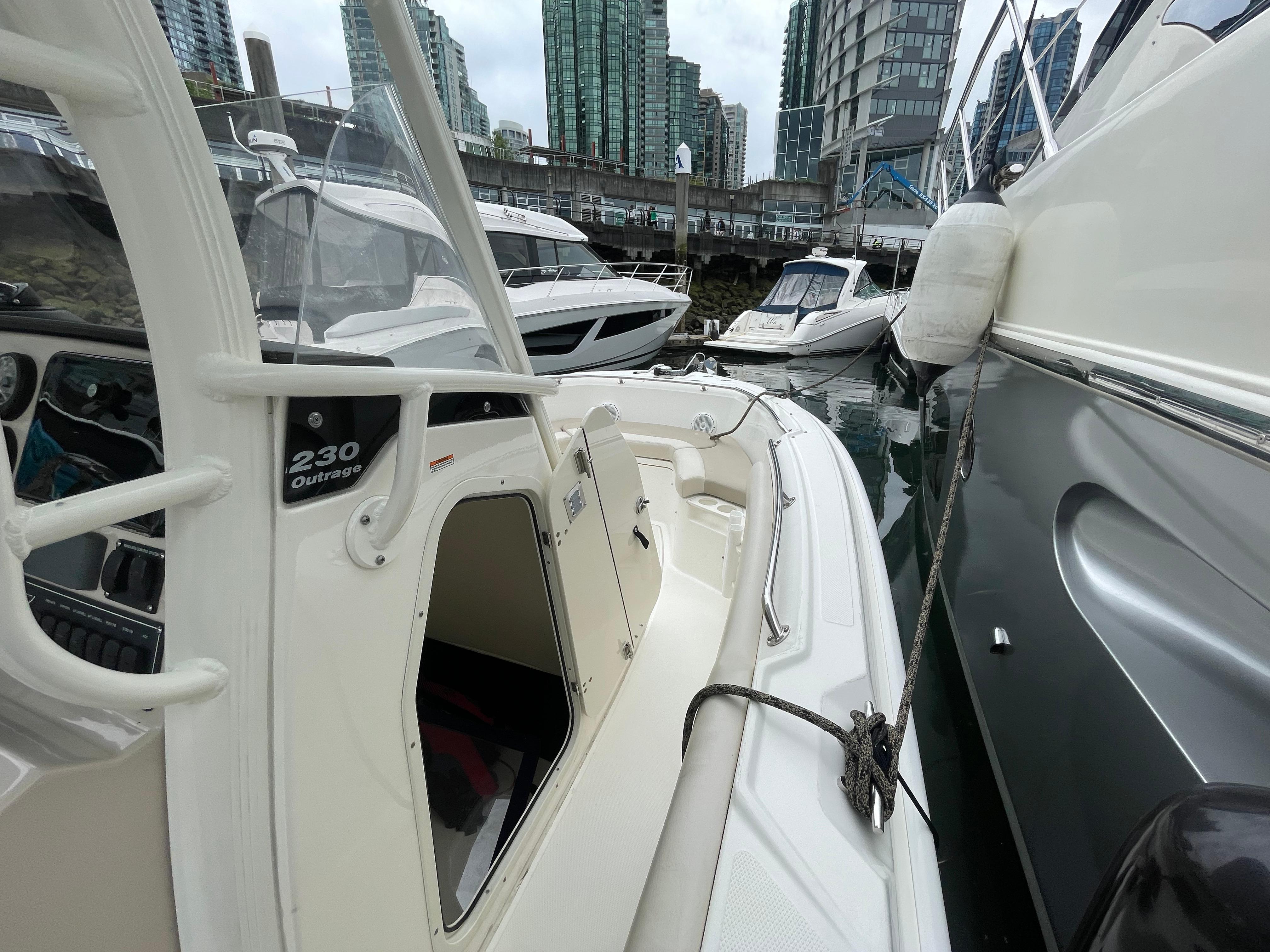 2021-boston-whaler-230-outrage-power-9857532-20250630162112756-1
