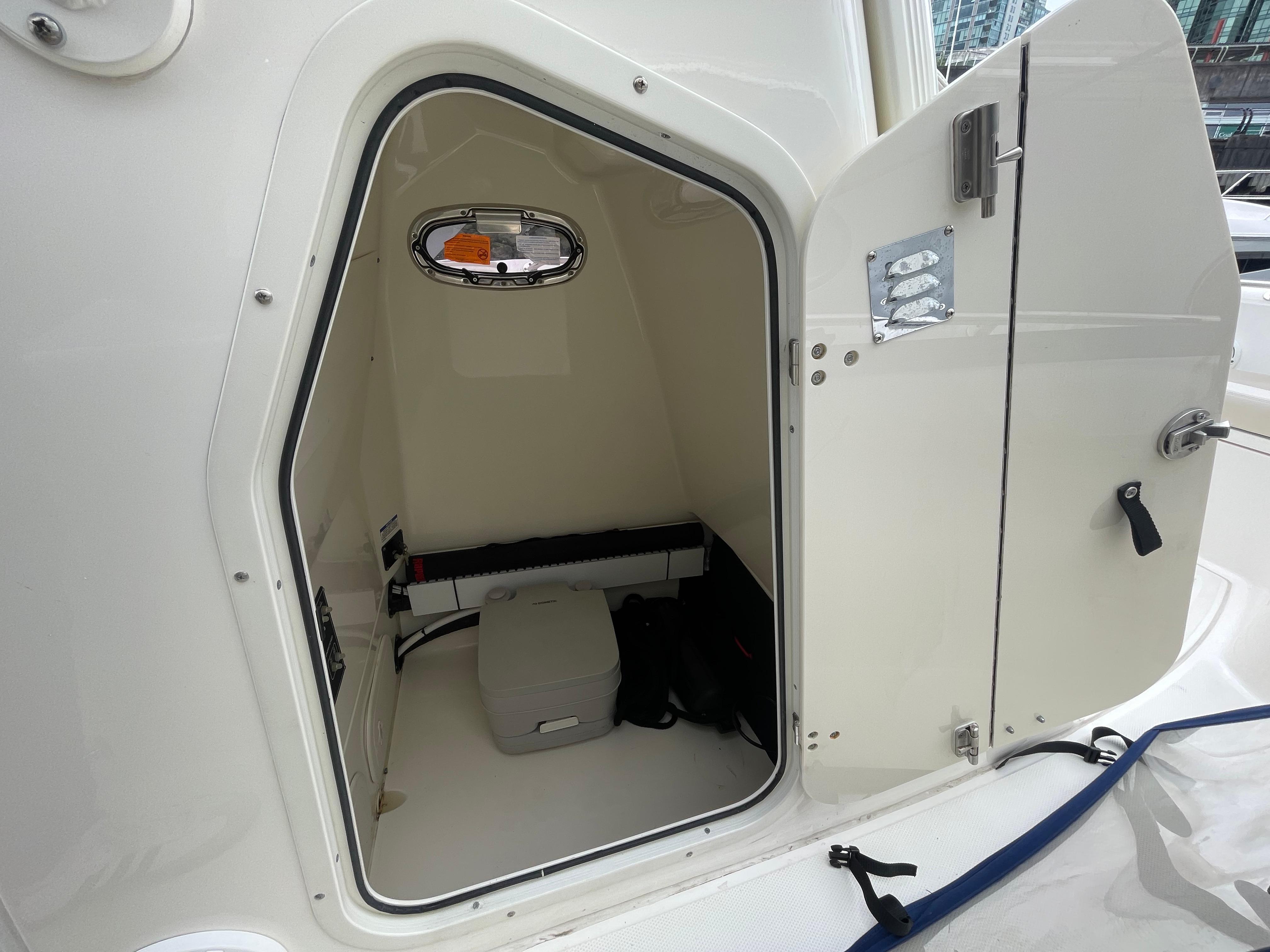 2021-boston-whaler-230-outrage-power-9857532-20250630162115232-1