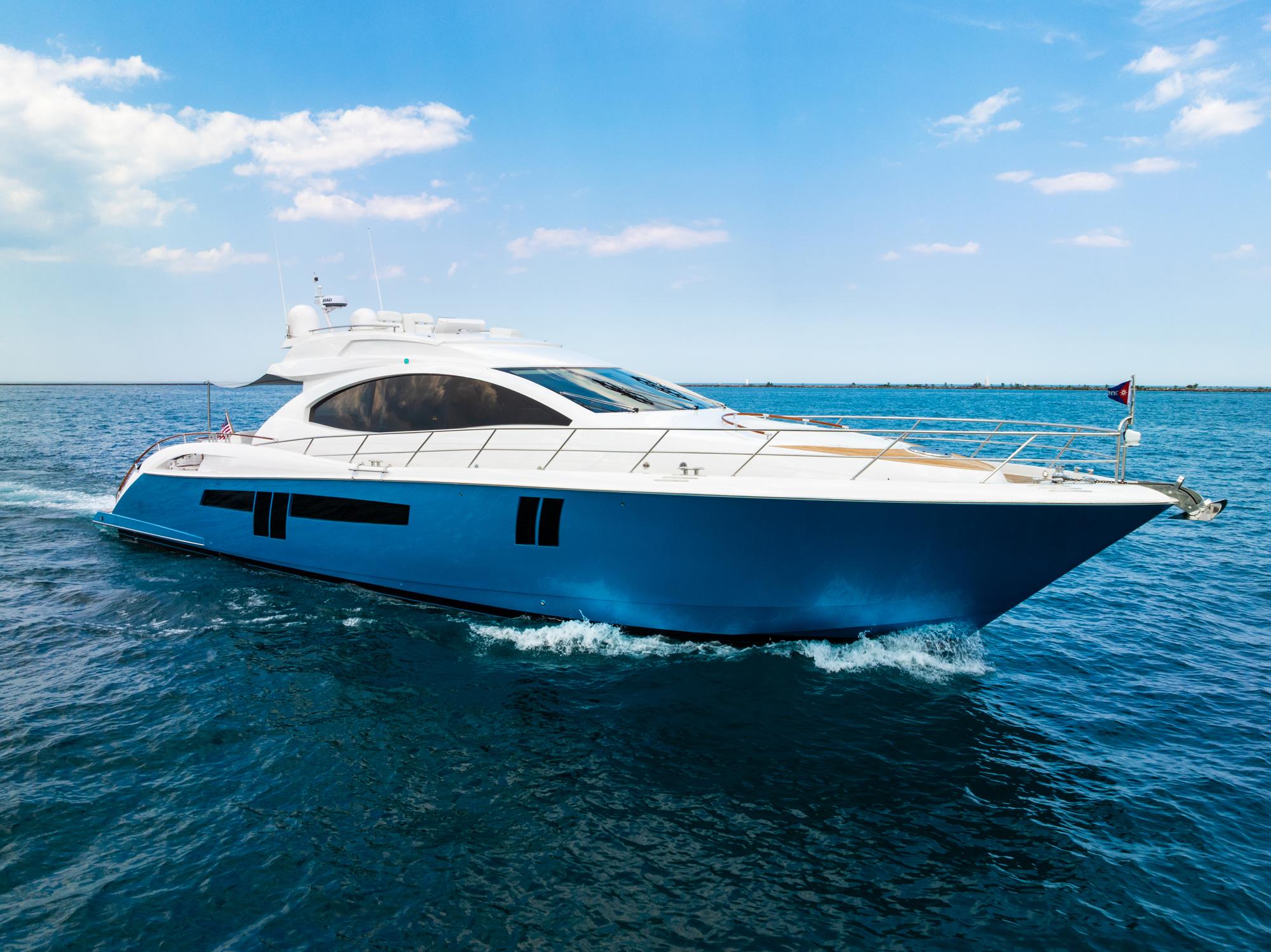 Lazzara-78 LSX TWIN ENGINES 2010-LATITUDE IL-US-Luxury 2010 Lazzara 78 LSX yacht cruising on open water under clear skies.-9307533 | Thumbnail