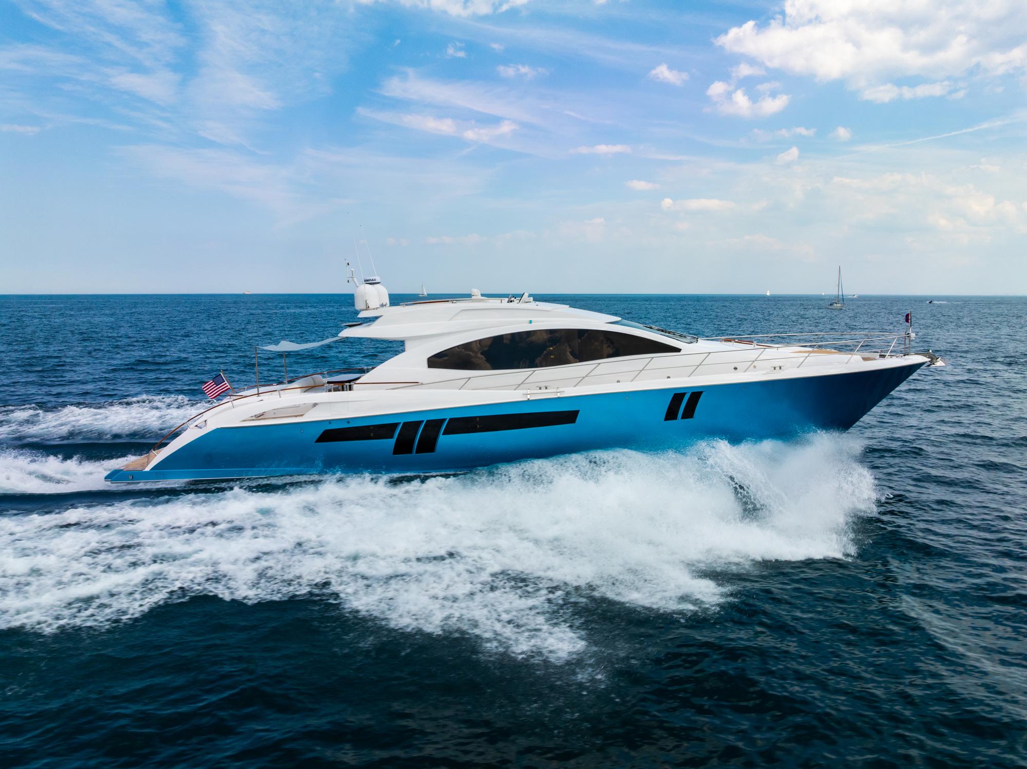 Lazzara-78 LSX TWIN ENGINES 2010-LATITUDE IL-US-Luxury 2010 Lazzara 78 LSX yacht cruising on open sea under clear skies.-9307533 | Thumbnail
