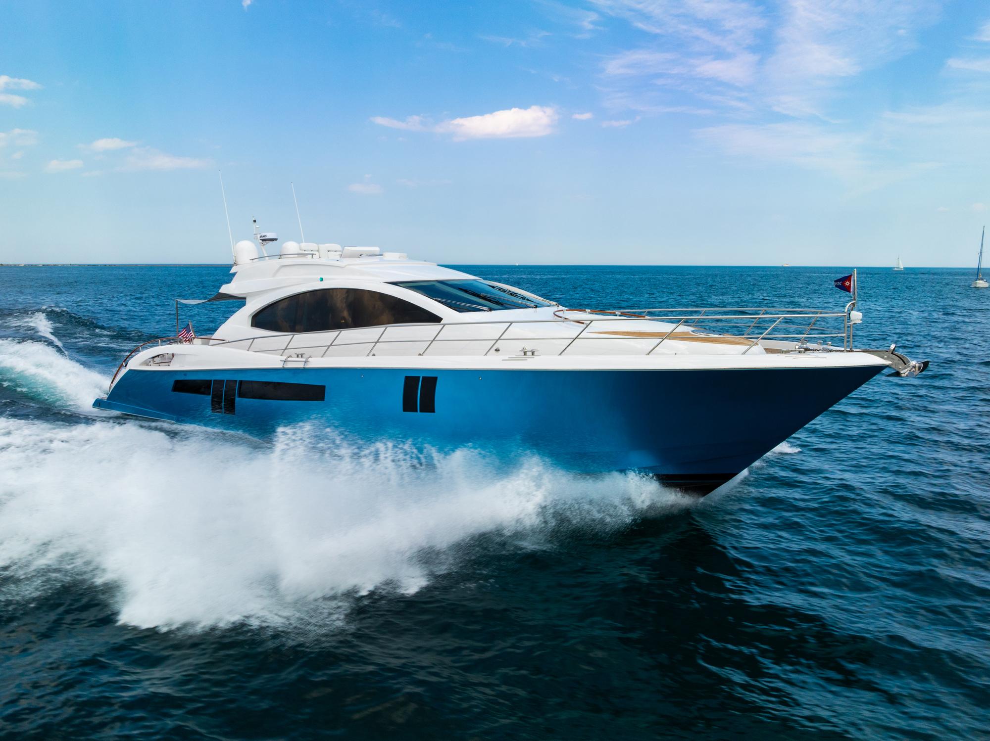 Lazzara-78 LSX TWIN ENGINES 2010-LATITUDE IL-US-2010 Lazzara 78 LSX yacht cruising on open sea under clear blue sky.-9307533 | Thumbnail
