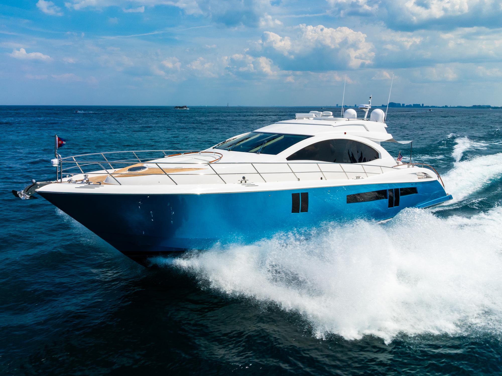 Lazzara-78 LSX TWIN ENGINES 2010-LATITUDE IL-US-Luxury 2010 Lazzara 78 LSX yacht cruising on open sea, showcasing sleek design and twin engines.-9307533 | Thumbnail