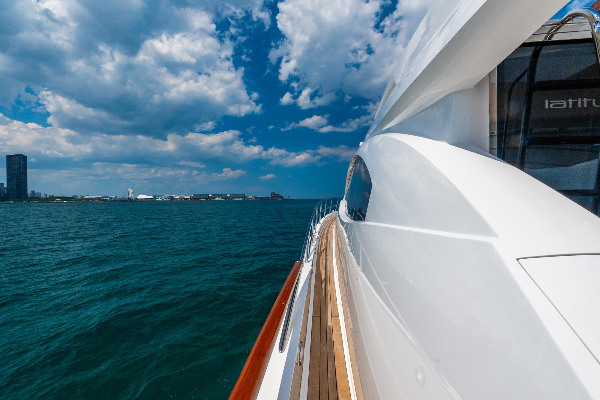 Lazzara-78 LSX TWIN ENGINES 2010-LATITUDE IL-US-Lazzara 78 LSX yacht cruising on open water under a partly cloudy sky.-9307533 | Thumbnail