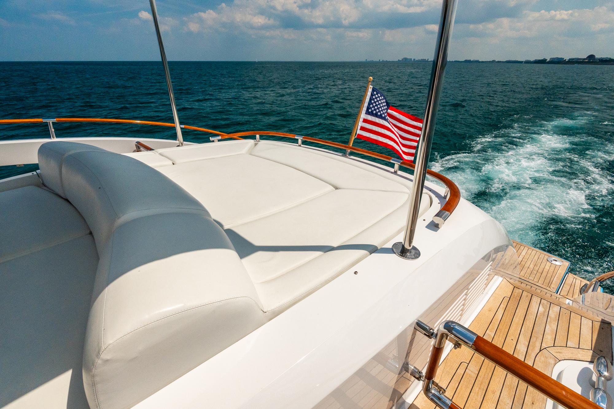 Lazzara-78 LSX TWIN ENGINES 2010-LATITUDE IL-US-Luxurious 2010 Lazzara 78 LSX yacht with twin engines cruising on open water.-9307533 | Thumbnail