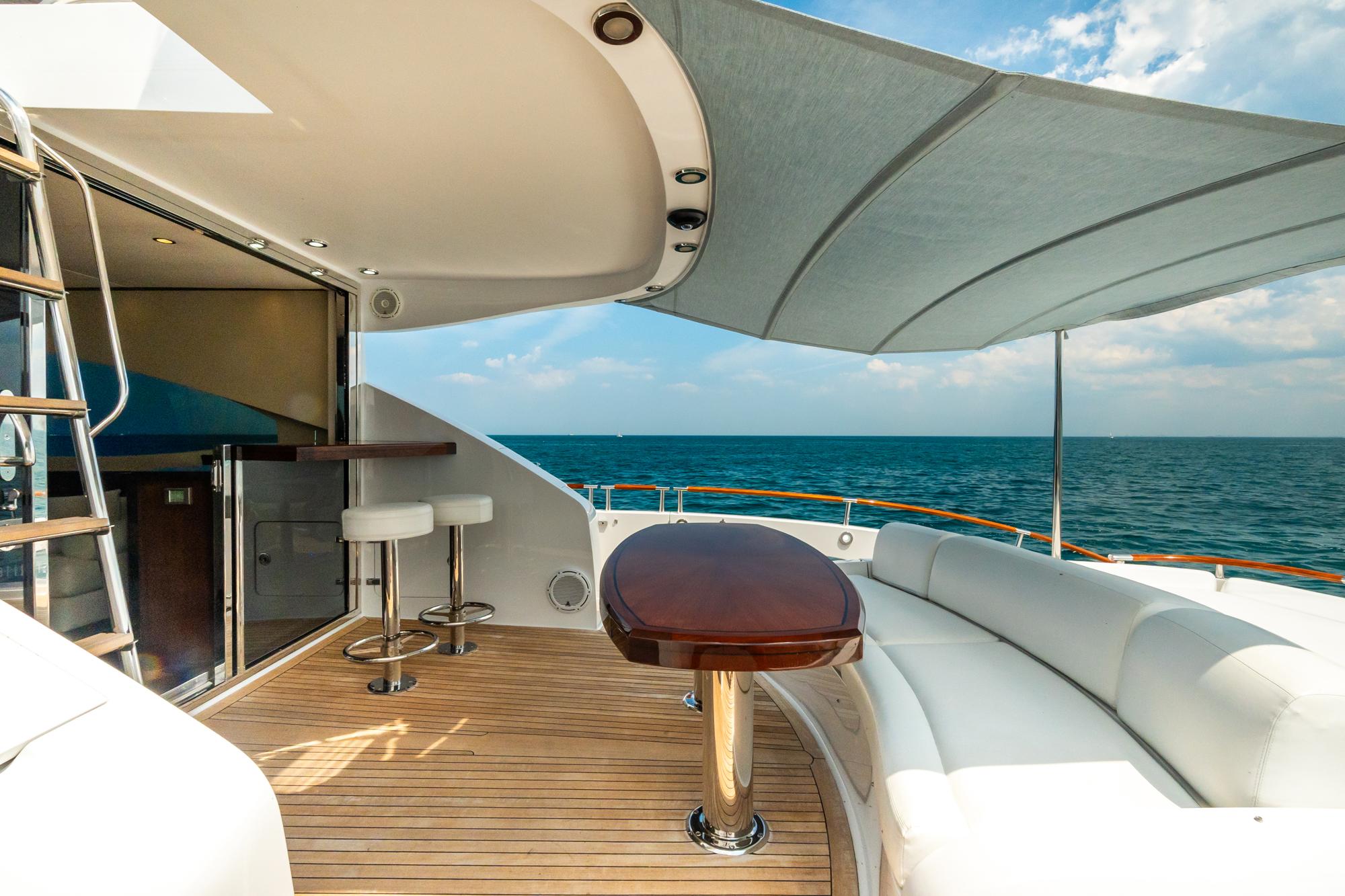 Lazzara-78 LSX TWIN ENGINES 2010-LATITUDE IL-US-Luxurious 2010 Lazzara 78 LSX yacht deck with seating, ocean view, and modern design.-9307533 | Thumbnail