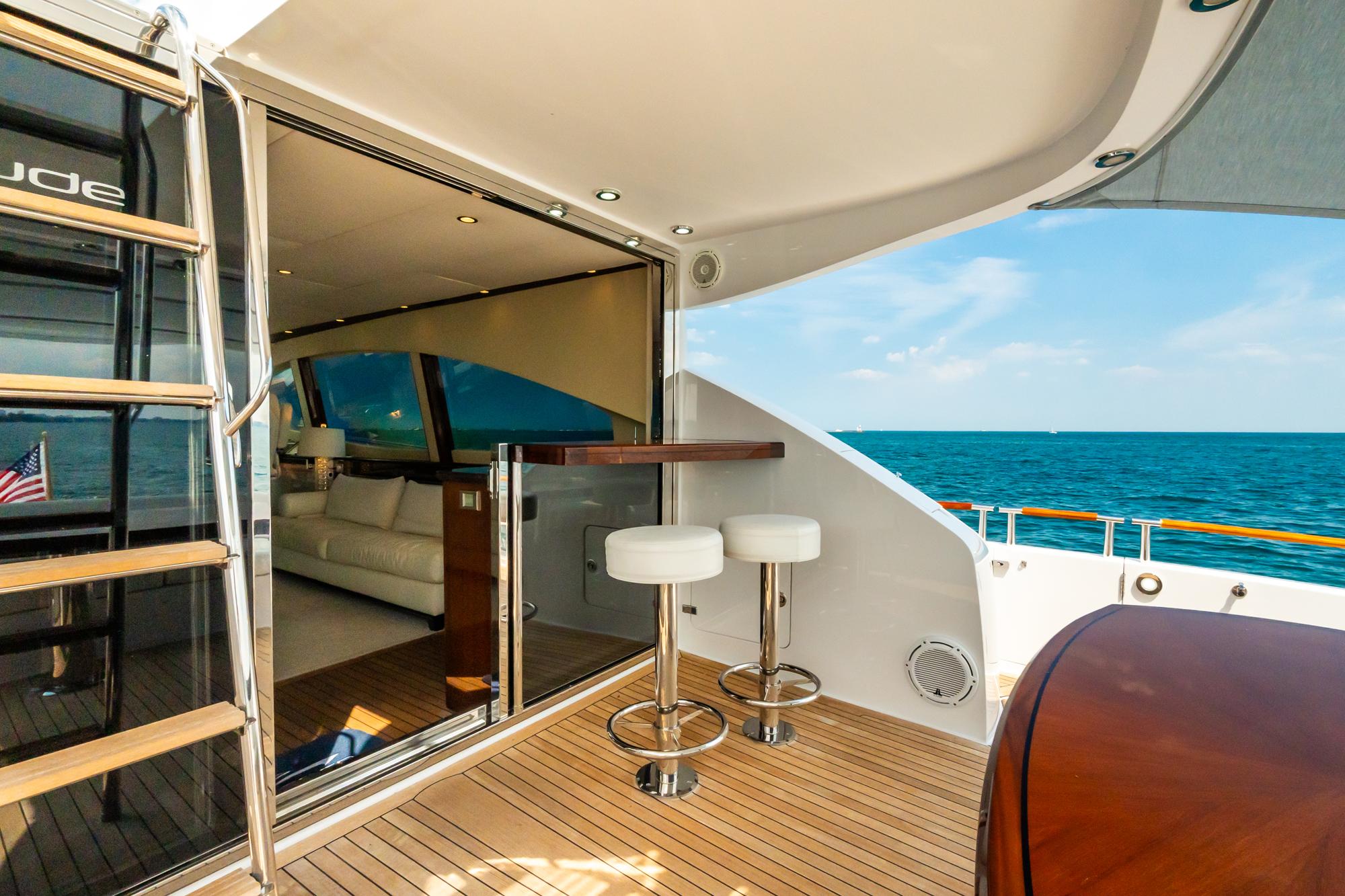 Lazzara-78 LSX TWIN ENGINES 2010-LATITUDE IL-US-Luxurious 2010 Lazzara 78 LSX yacht interior with ocean view and modern seating.-9307533 | Thumbnail