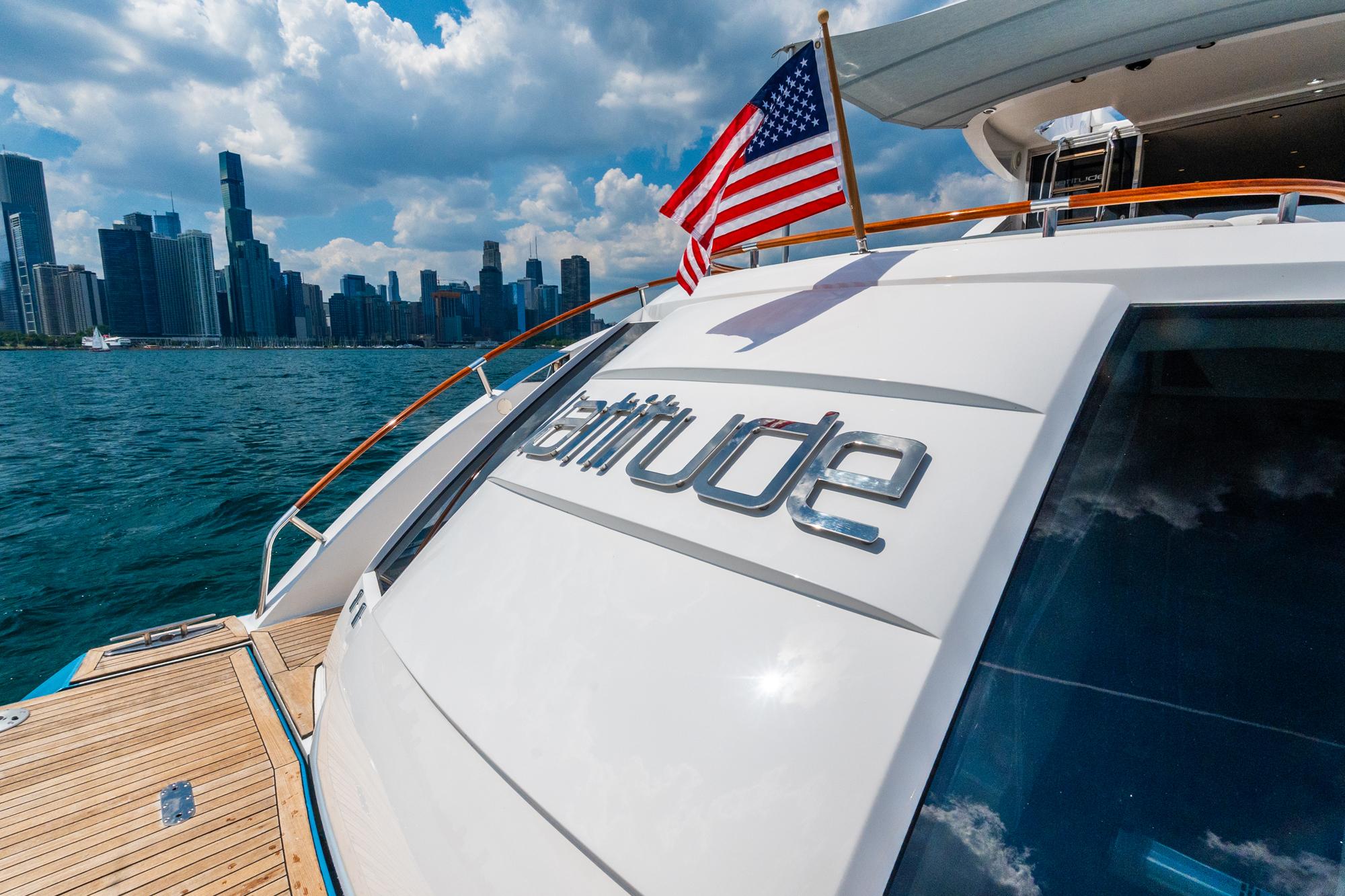 Lazzara-78 LSX TWIN ENGINES 2010-LATITUDE IL-US-Luxury Lazzara 78 LSX yacht with American flag, city skyline in background, 2010 model.-9307533 | Thumbnail