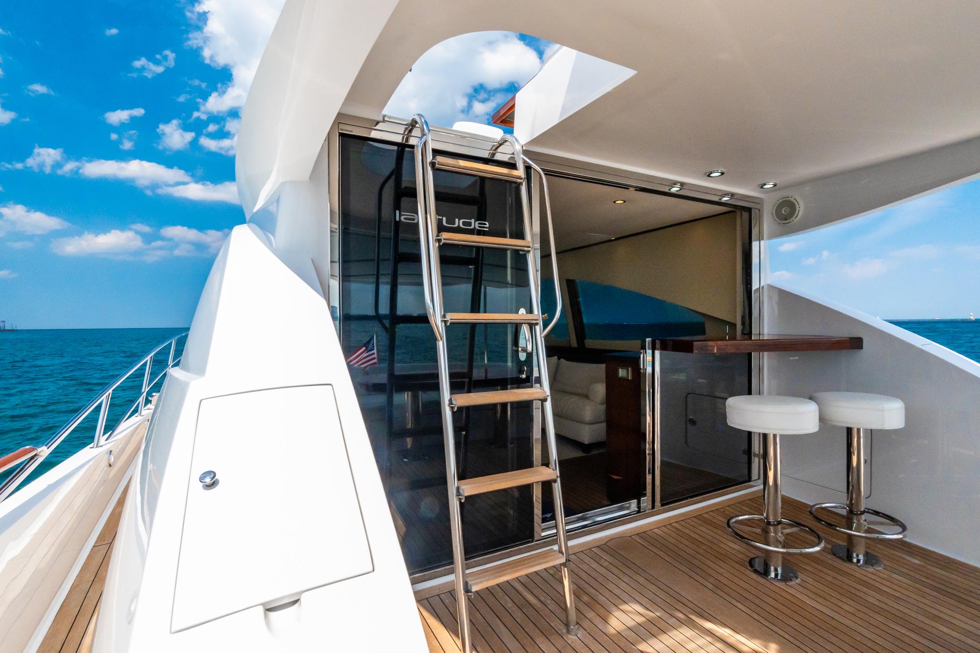 Lazzara-78 LSX TWIN ENGINES 2010-LATITUDE IL-US-Luxury 2010 Lazzara 78 LSX yacht deck with bar stools and ocean view.-9307533 | Thumbnail