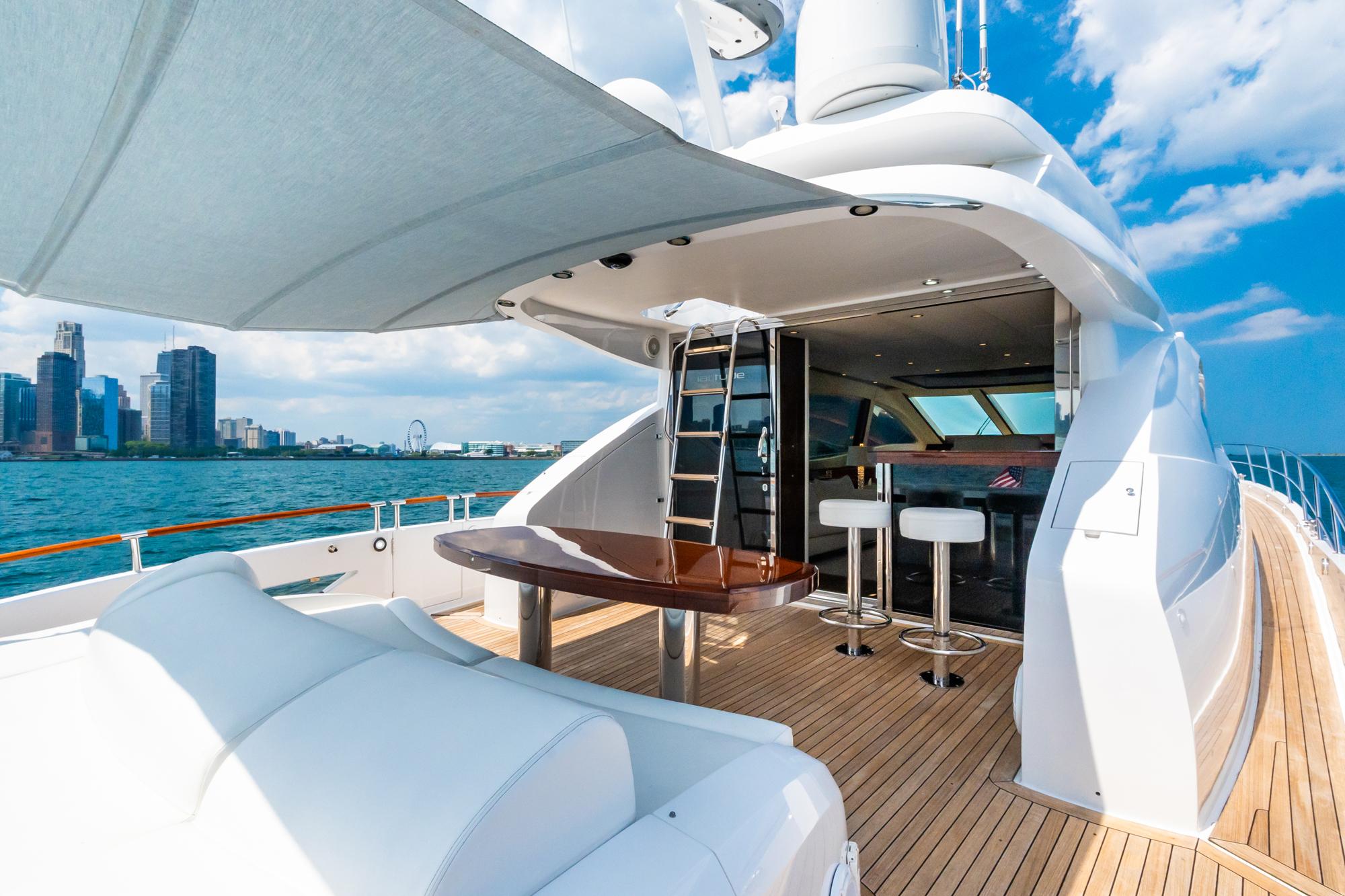 Lazzara-78 LSX TWIN ENGINES 2010-LATITUDE IL-US-Luxurious 2010 Lazzara 78 LSX yacht deck with city skyline view.-9307533 | Thumbnail