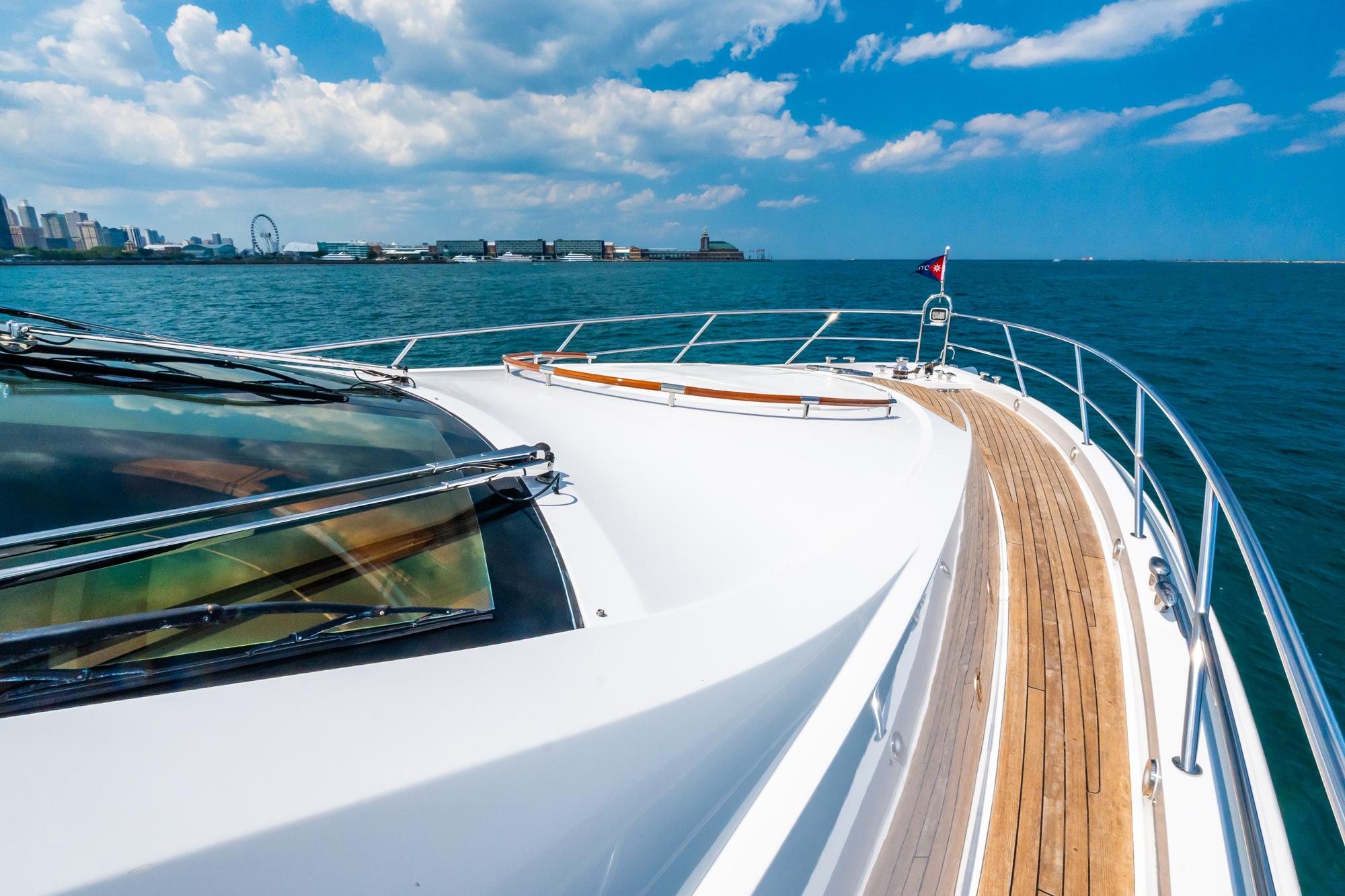 Lazzara-78 LSX TWIN ENGINES 2010-LATITUDE IL-US-Luxurious 2010 Lazzara 78 LSX yacht cruising on a sunny day with city skyline in background.-9307533 | Thumbnail