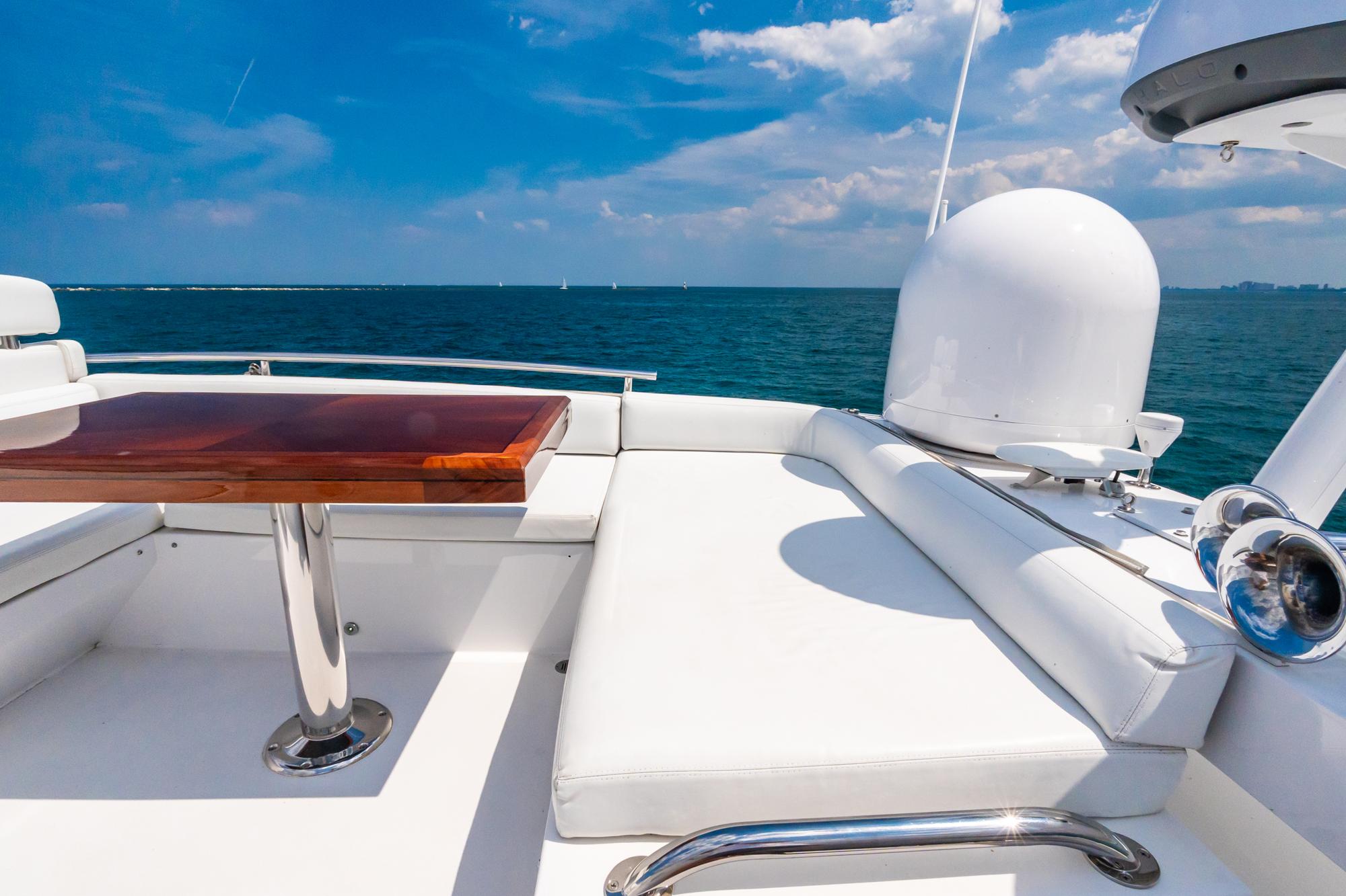 Lazzara-78 LSX TWIN ENGINES 2010-LATITUDE IL-US-Luxurious 2010 Lazzara 78 LSX yacht deck with ocean view and sleek seating.-9307533 | Thumbnail