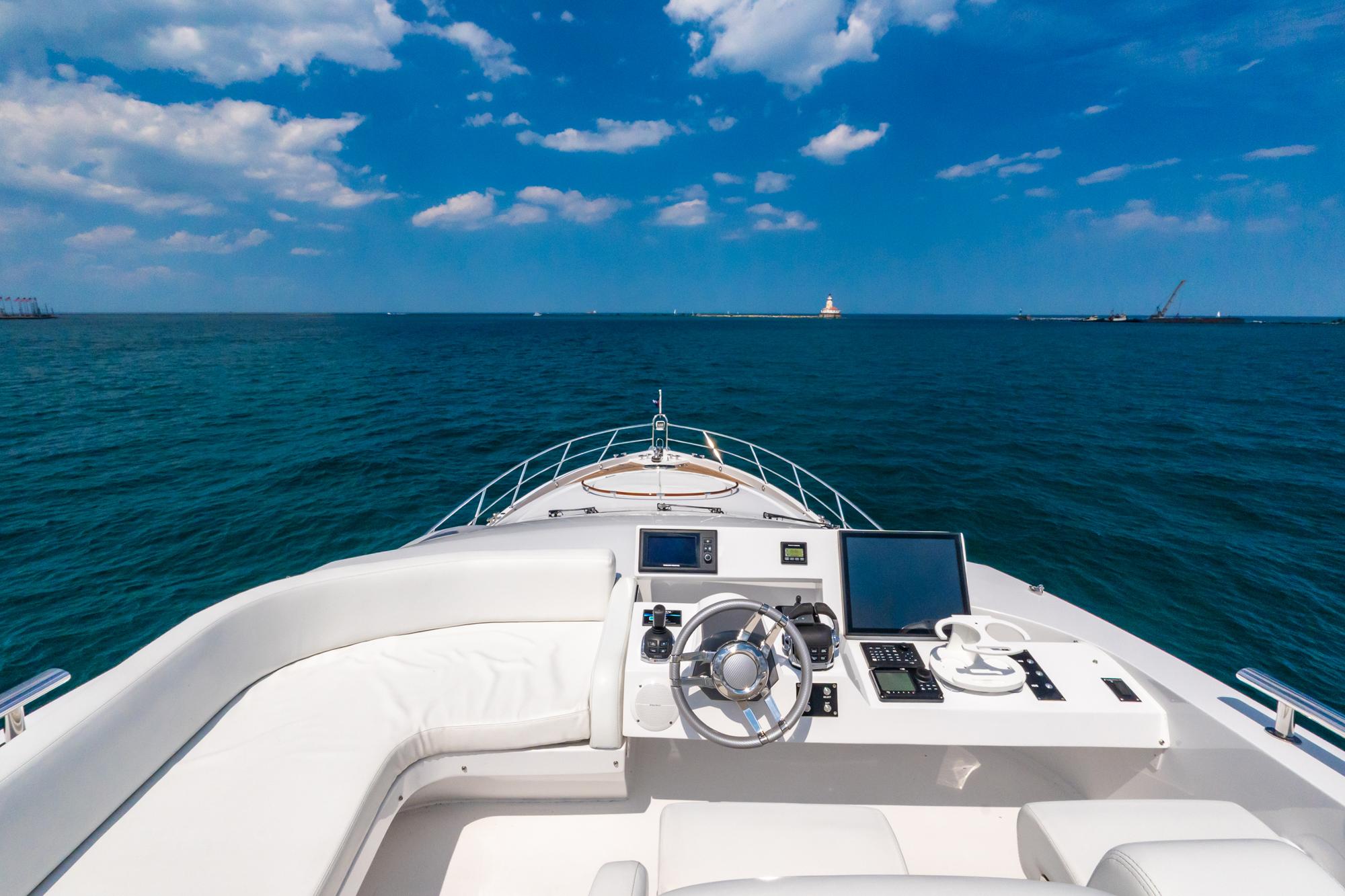 Lazzara-78 LSX TWIN ENGINES 2010-LATITUDE IL-US-Luxury Lazzara 78 LSX yacht helm with ocean view, 2010 model, clear blue sky.-9307533 | Thumbnail