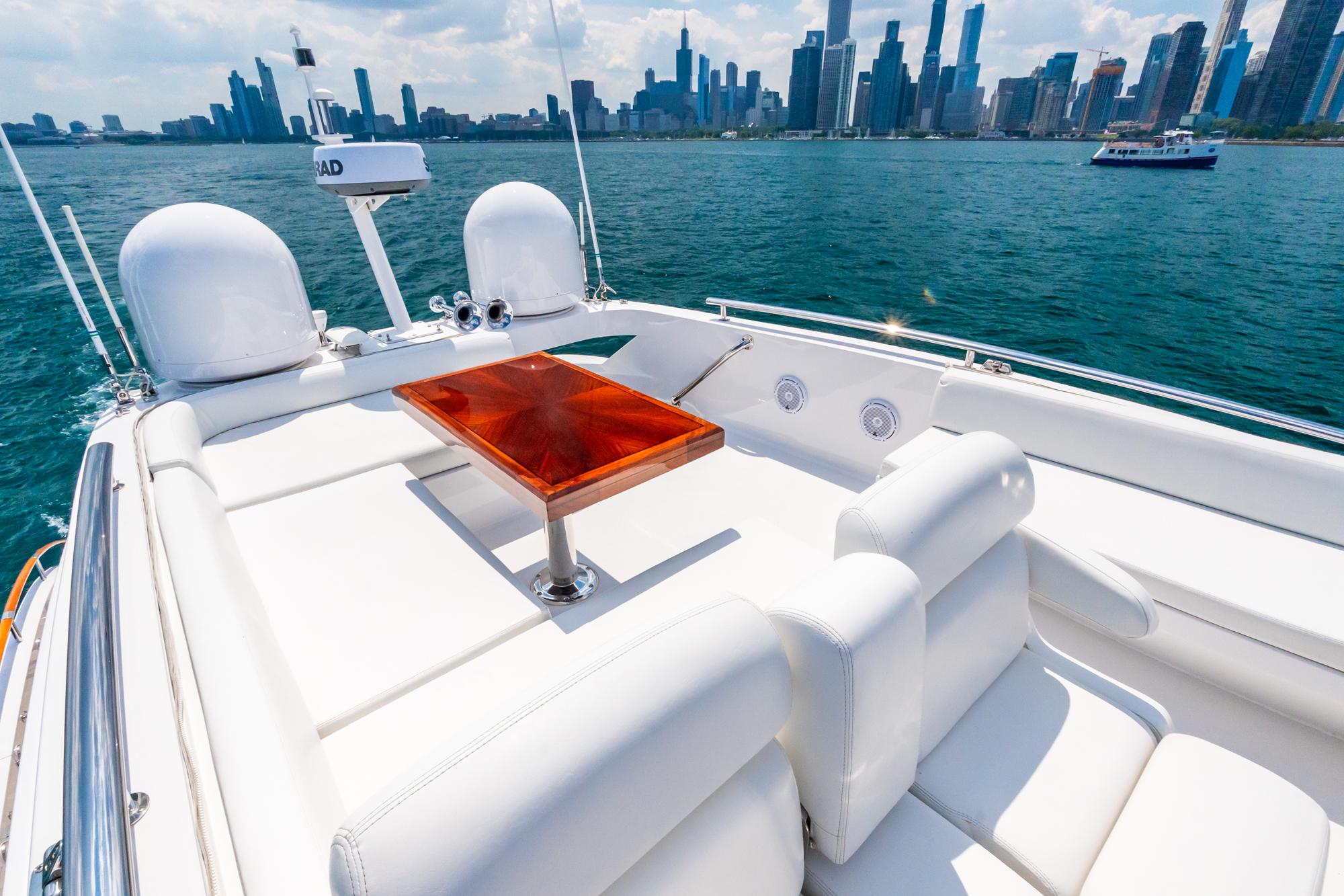 Lazzara-78 LSX TWIN ENGINES 2010-LATITUDE IL-US-Luxurious 2010 Lazzara 78 LSX yacht with city skyline view, featuring elegant seating and table.-9307533 | Thumbnail