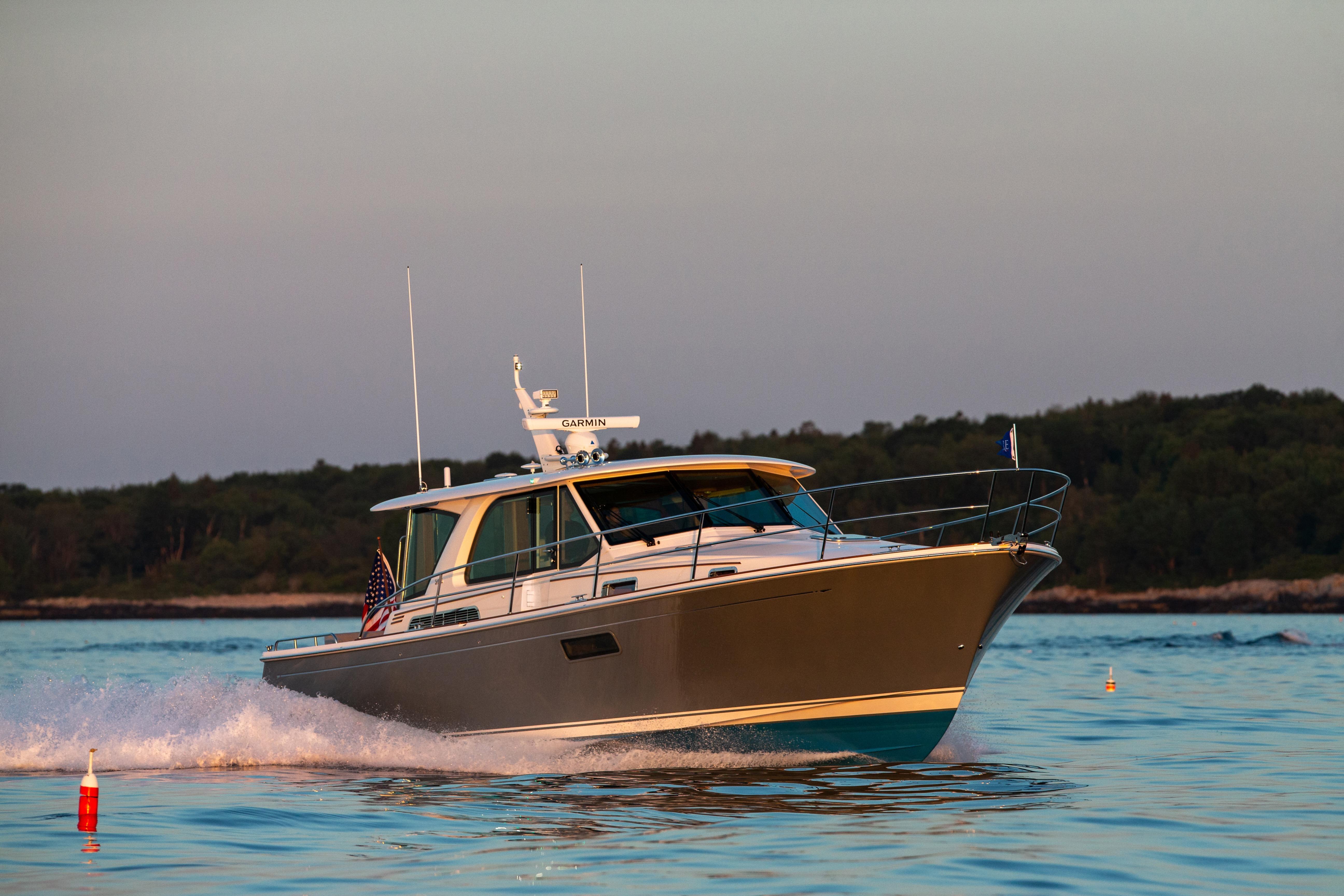 2027 Sabre 43 Salon Express-1