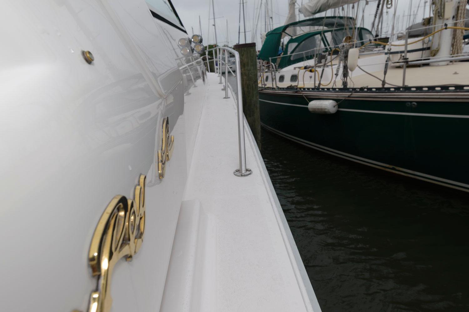 M 7856 VR Knot 10 Yacht Sales