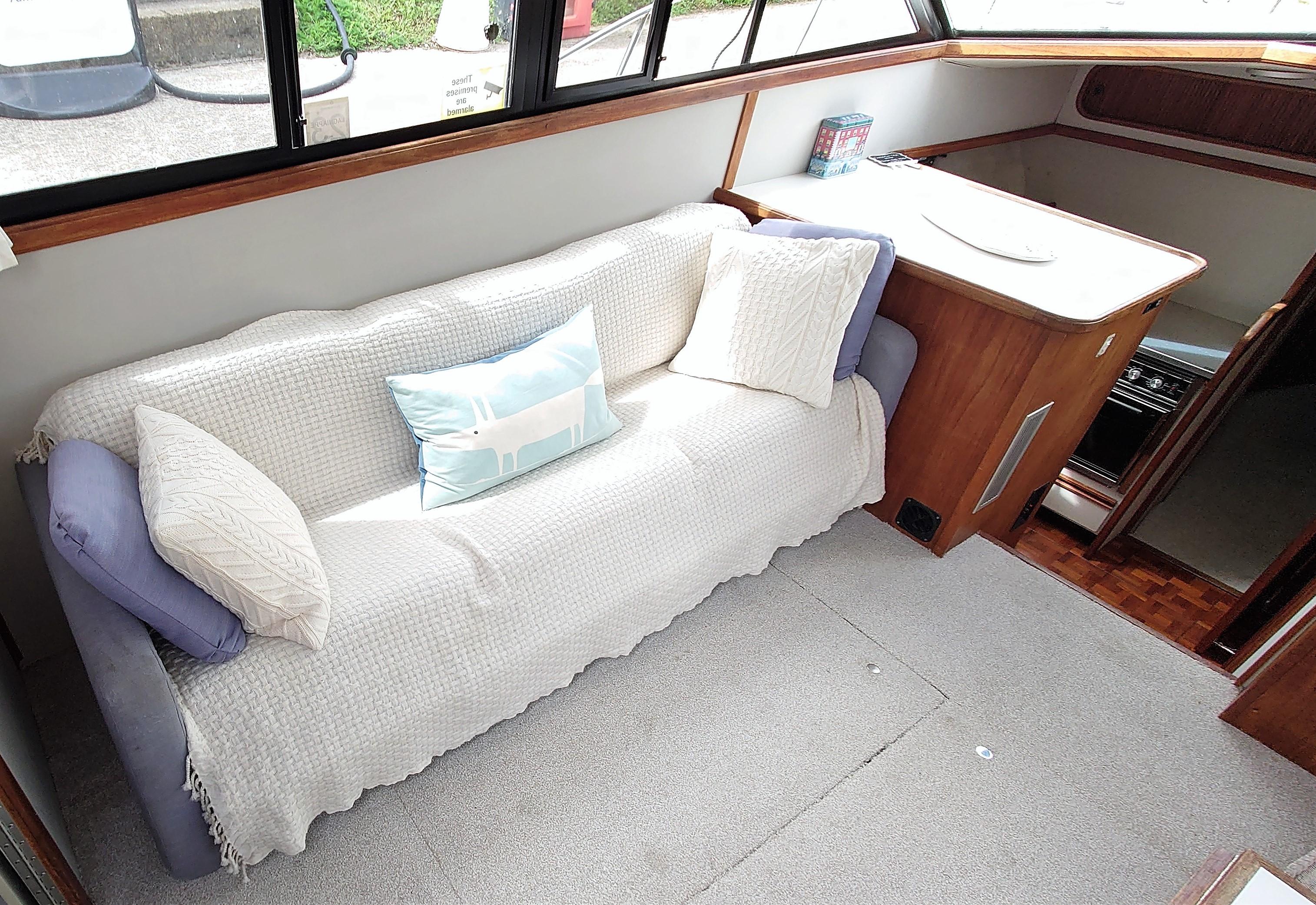 1990 Carver 32 Aft Cabin for sale at Bray Marine Sales