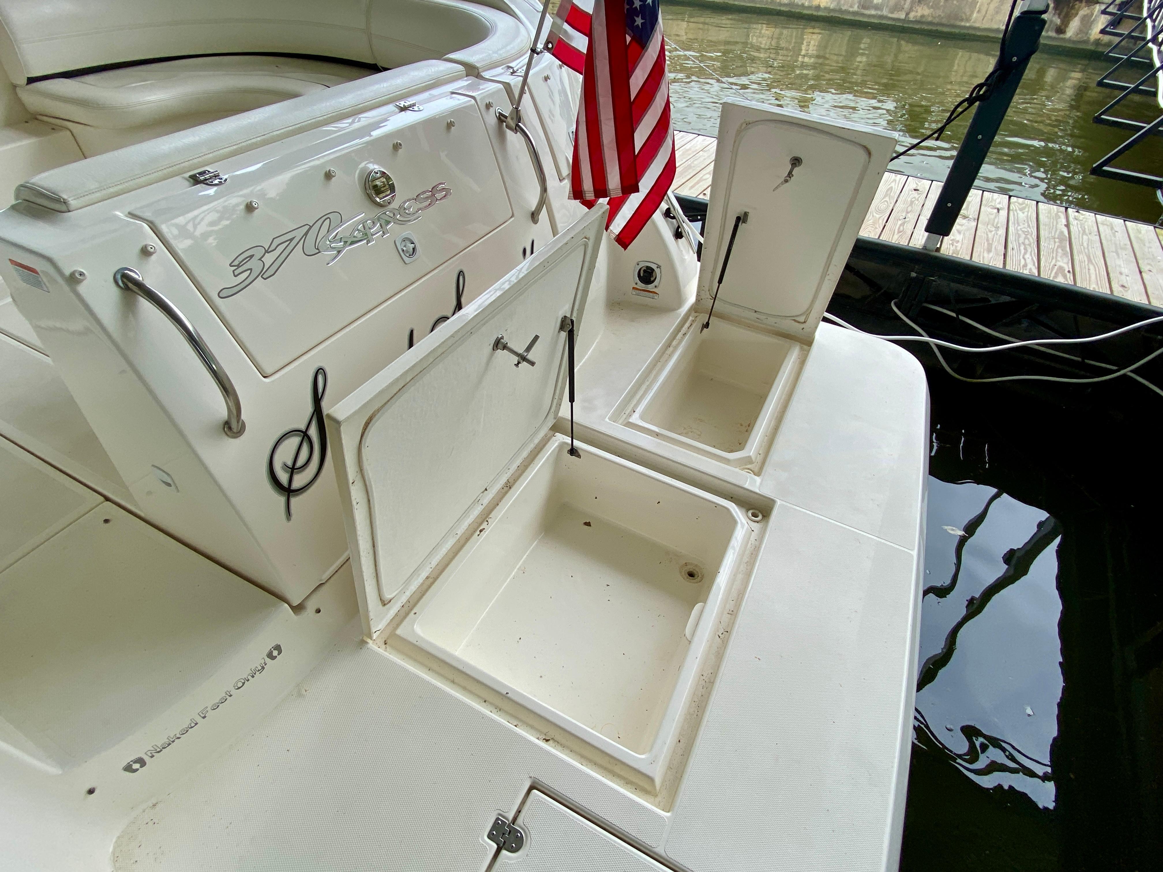 2007-cruisers-yachts-370-express-power-9857506-20250630161048548-1