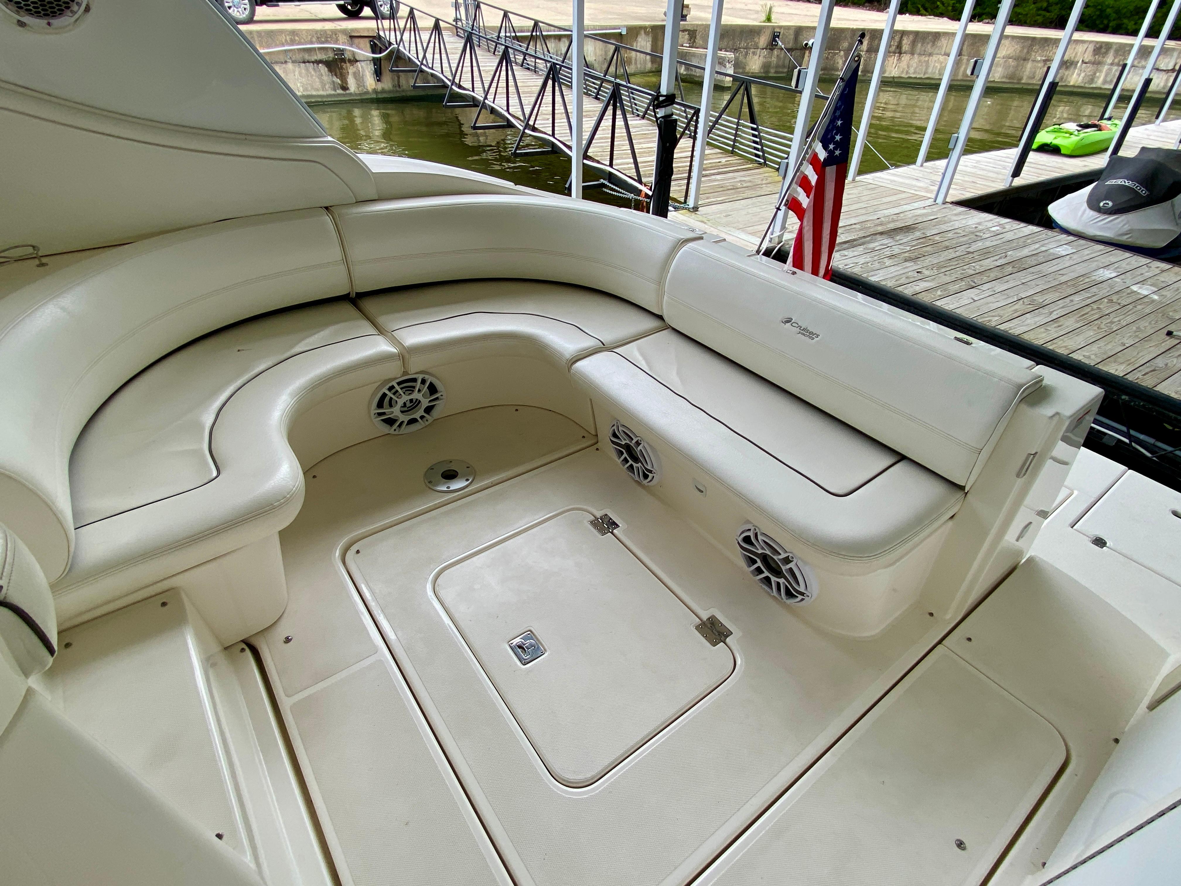 2007-cruisers-yachts-370-express-power-9857506-20250630161053369-1