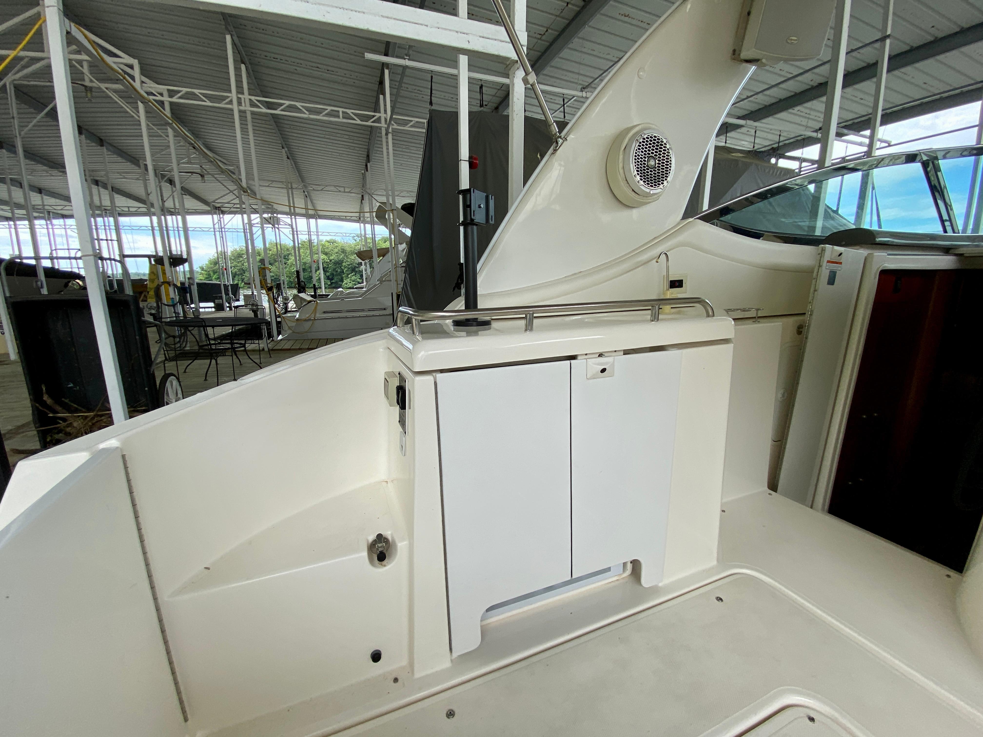 2007-cruisers-yachts-370-express-power-9857506-20250630161106273-1