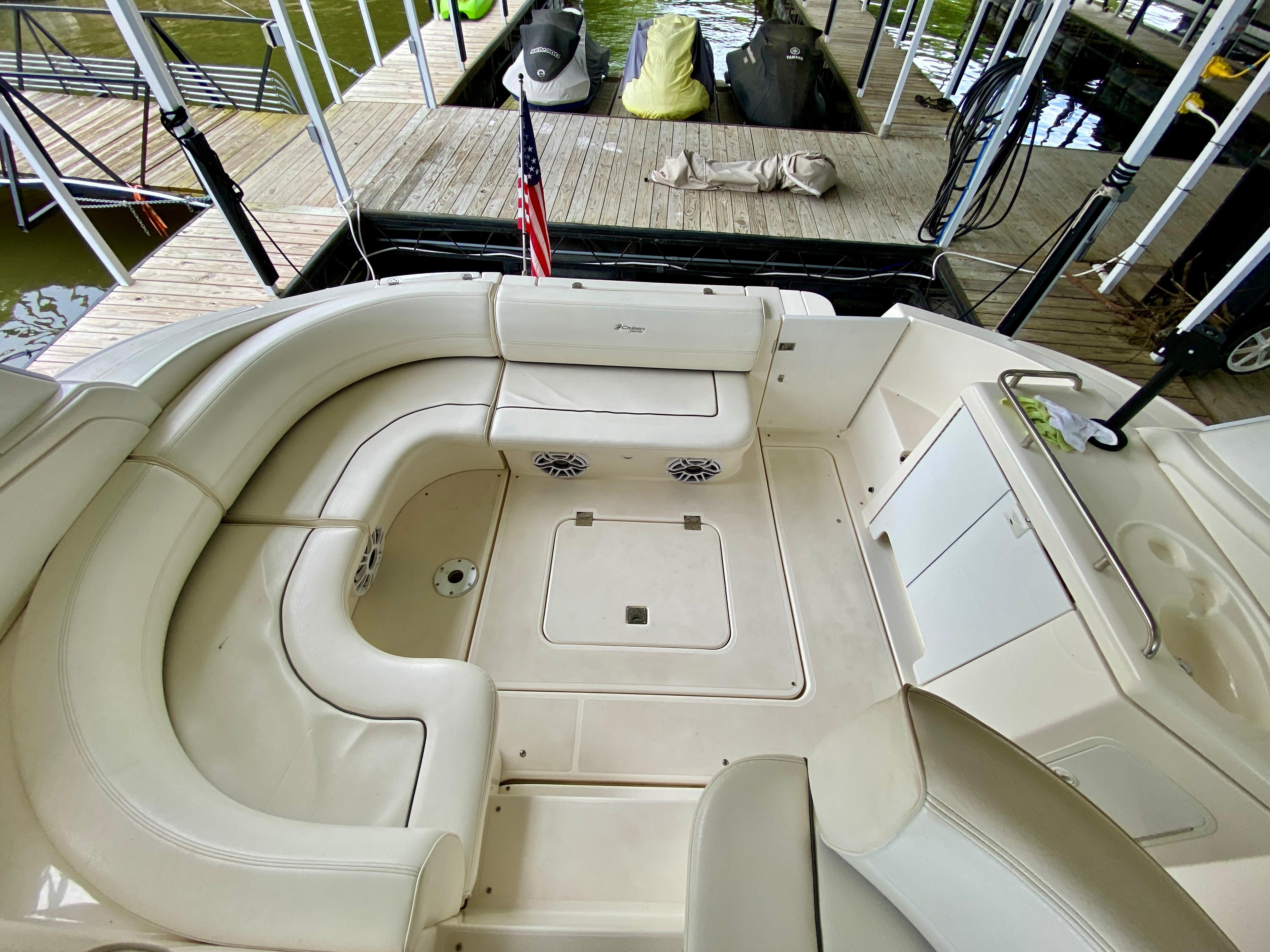 2007-cruisers-yachts-370-express-power-9857506-20250630161126854-1