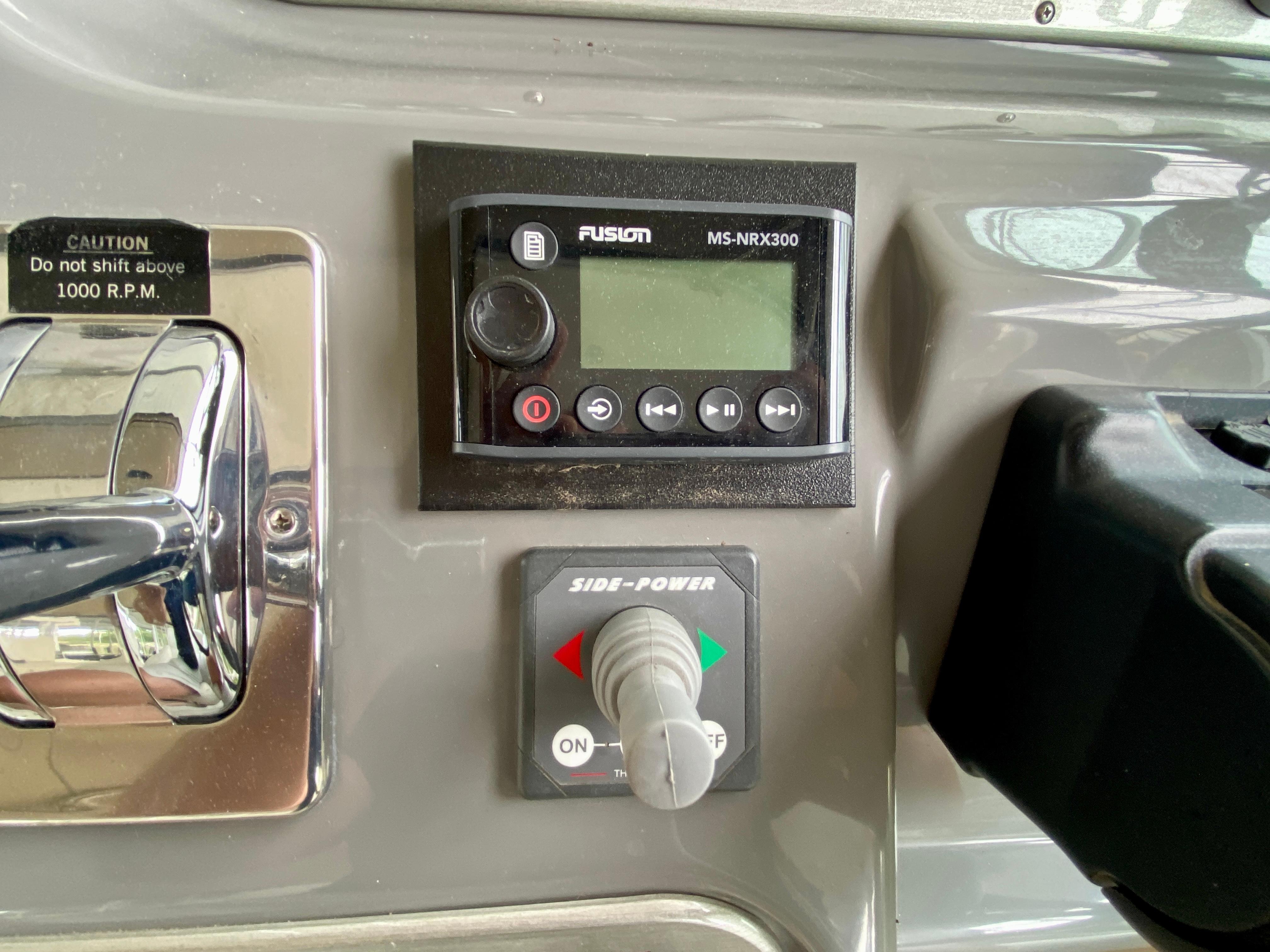 2007-cruisers-yachts-370-express-power-9857506-20250630161148107-1