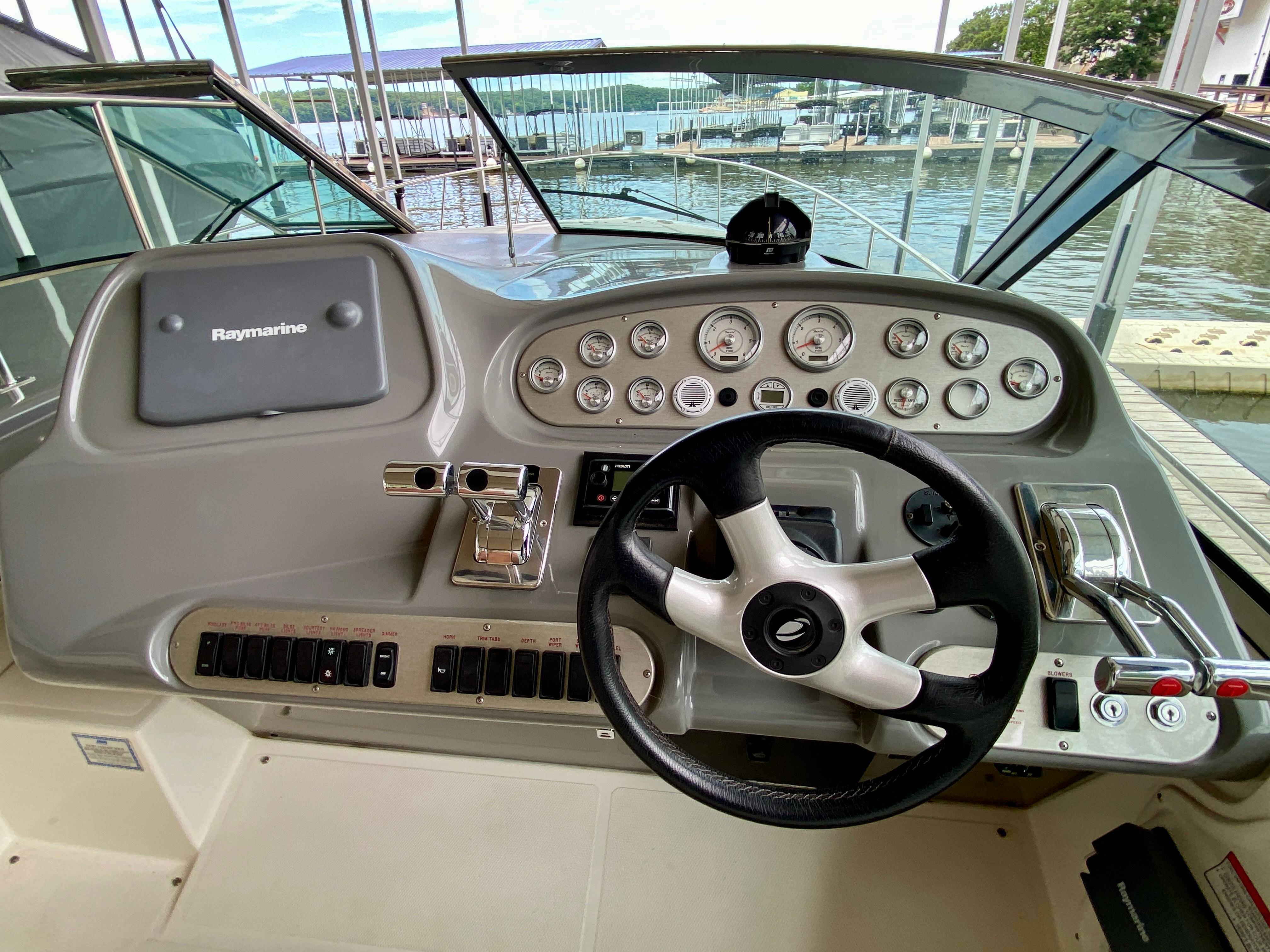 2007-cruisers-yachts-370-express-power-9857506-20250630161152588-1